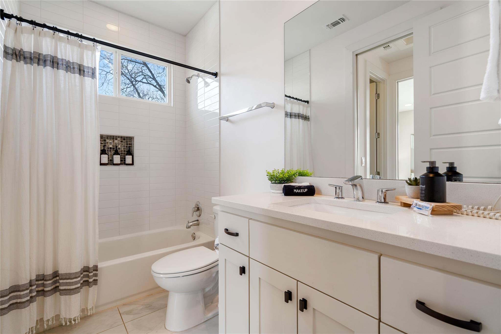 1126 Linden St # 1, Austin, TX 78702