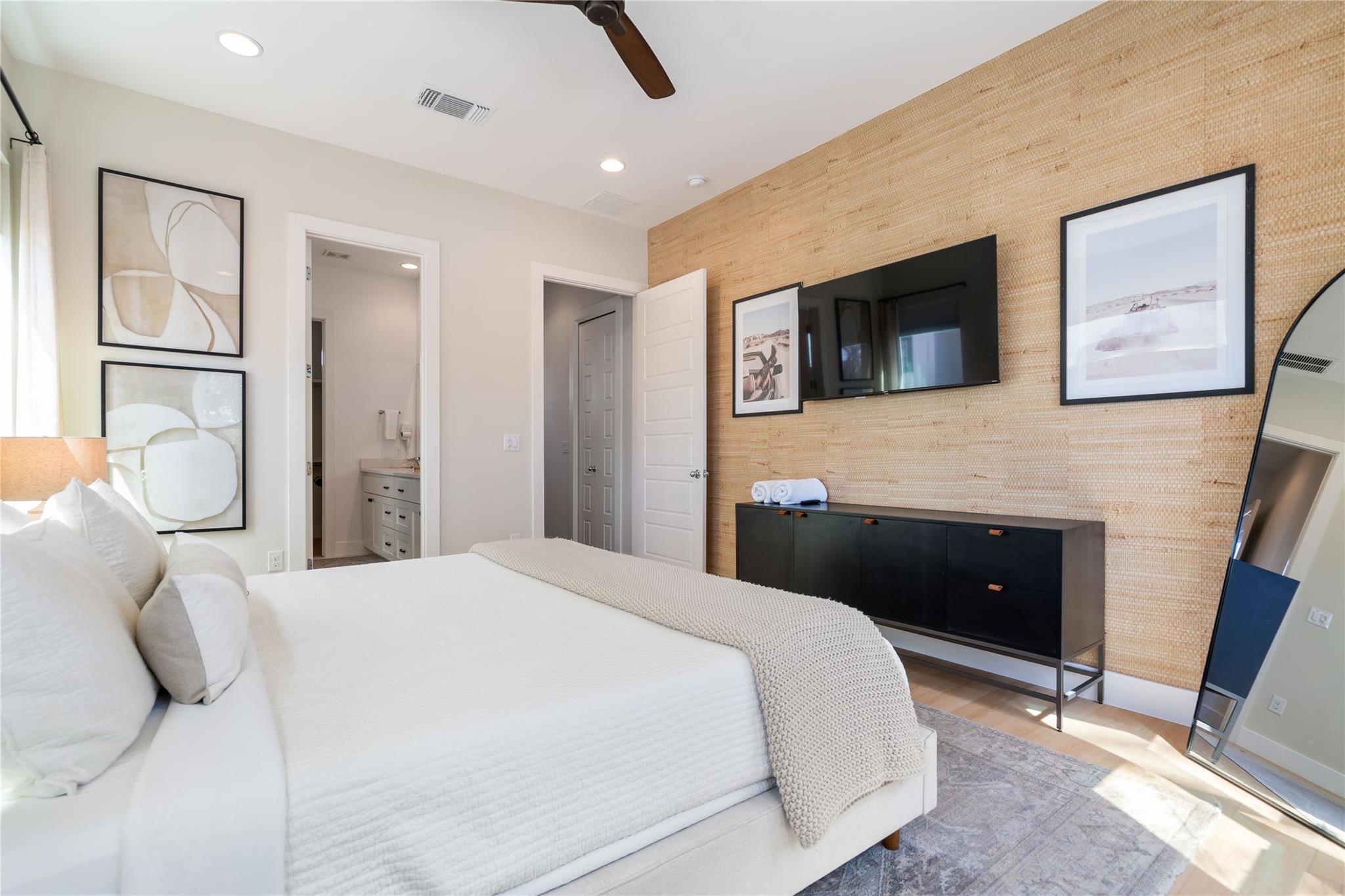 1126 Linden St # 1, Austin, TX 78702