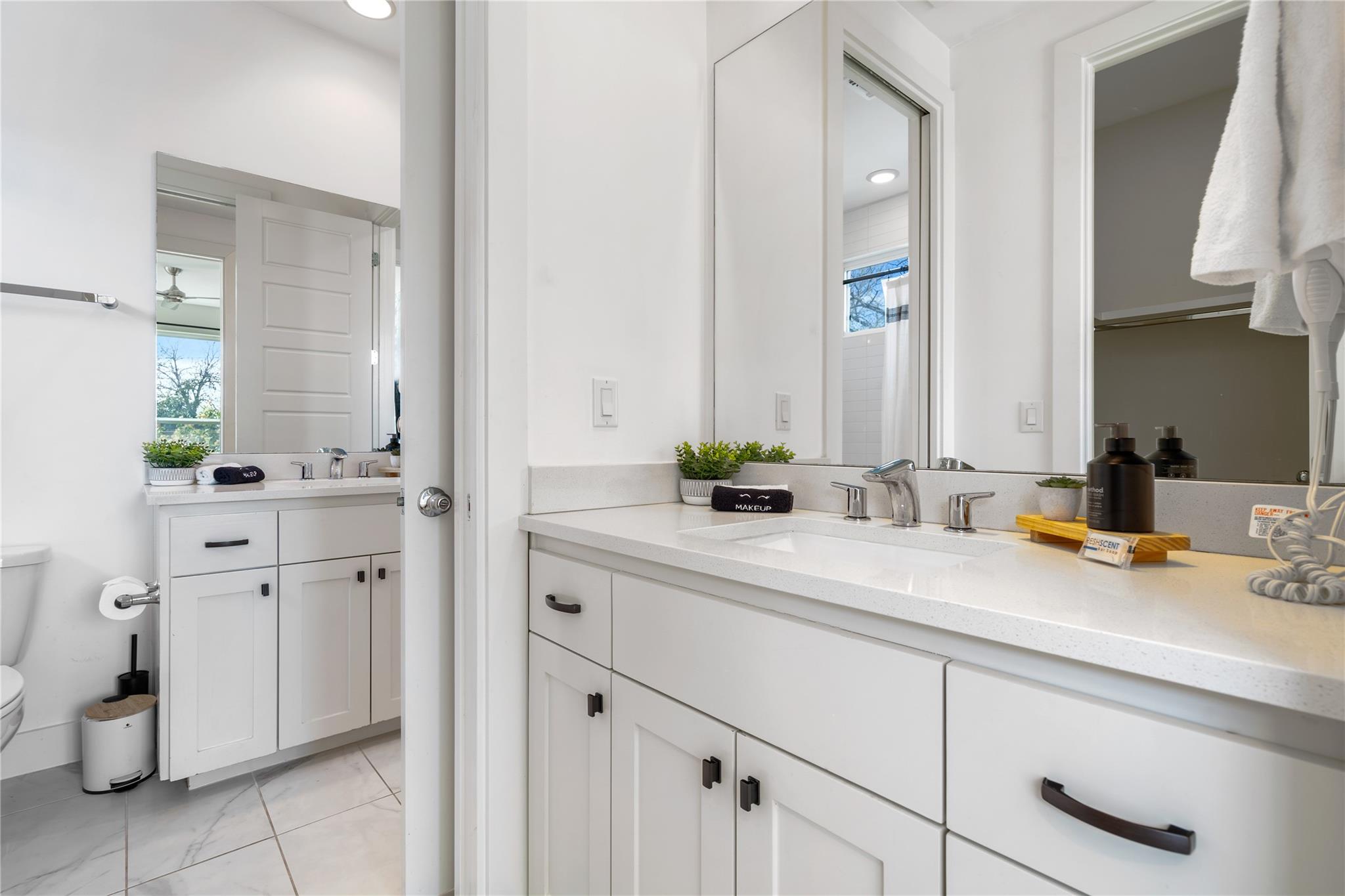 1126 Linden St # 1, Austin, TX 78702