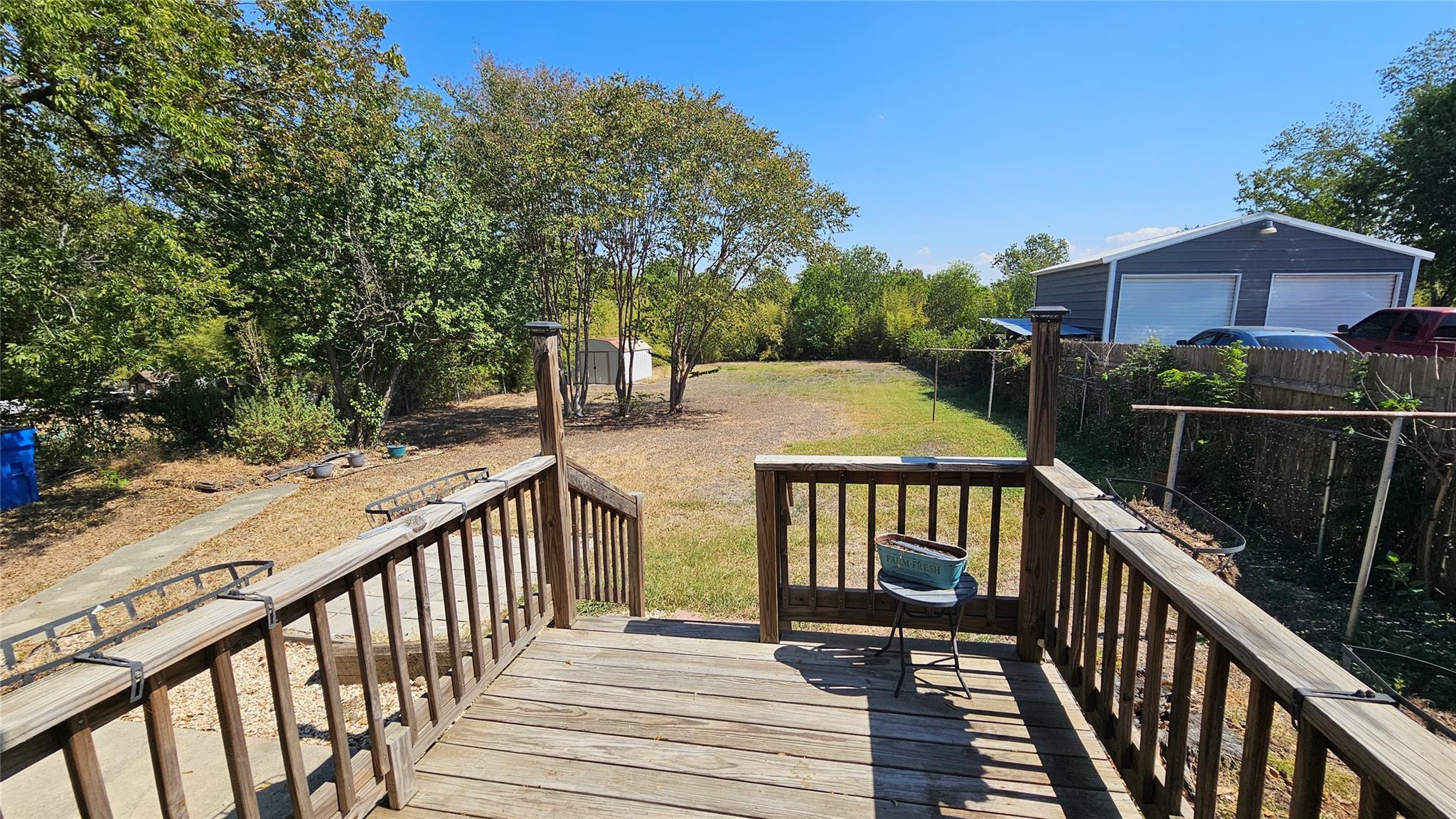 1614 N Lynn St, Taylor, TX 76574