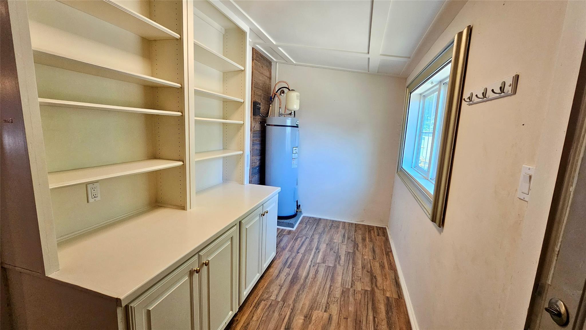 1614 N Lynn St, Taylor, TX 76574