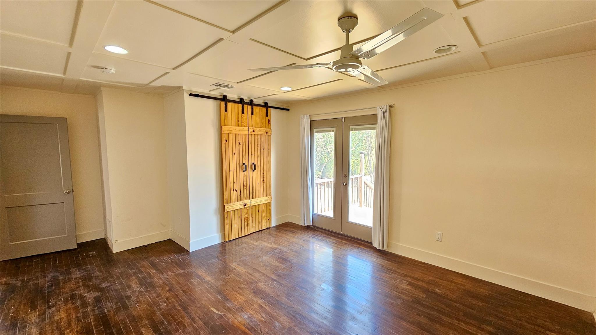 1614 N Lynn St, Taylor, TX 76574