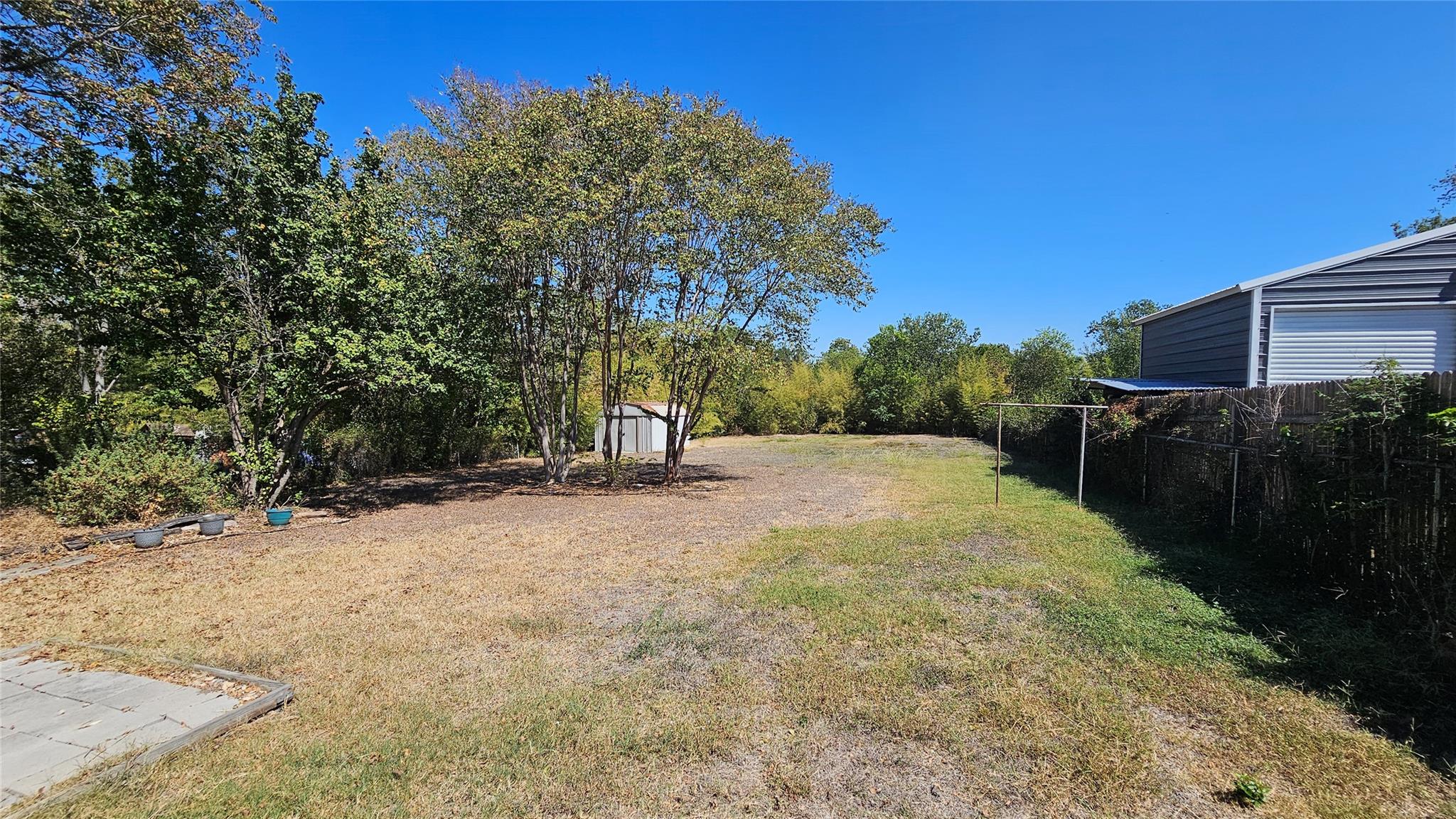 1614 N Lynn St, Taylor, TX 76574