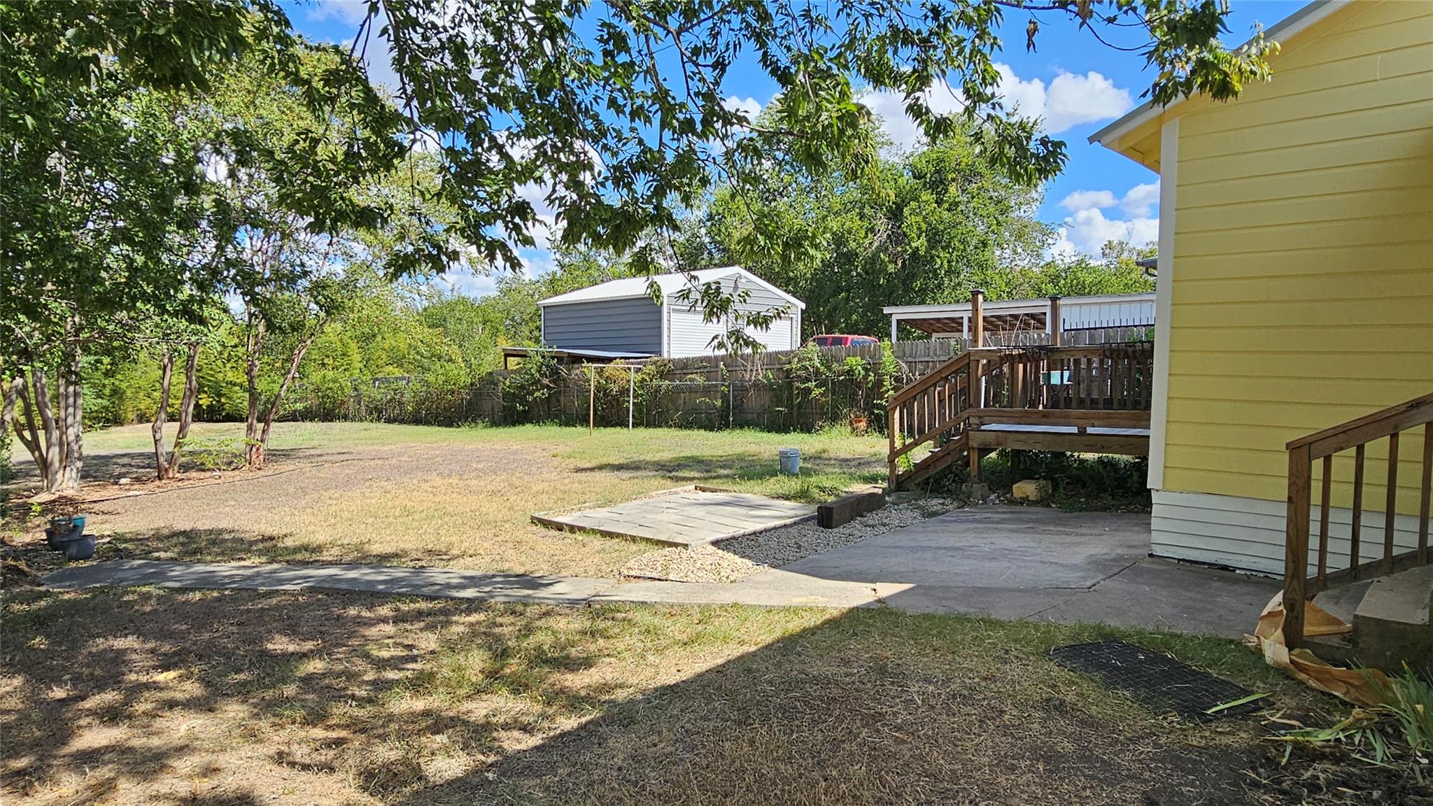 1614 N Lynn St, Taylor, TX 76574