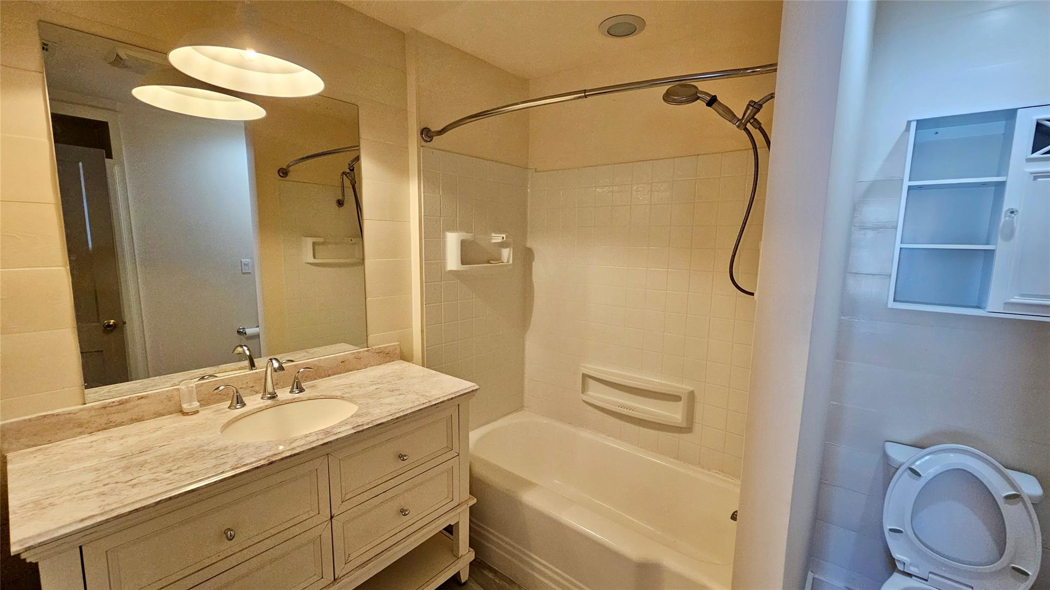 1614 N Lynn St, Taylor, TX 76574