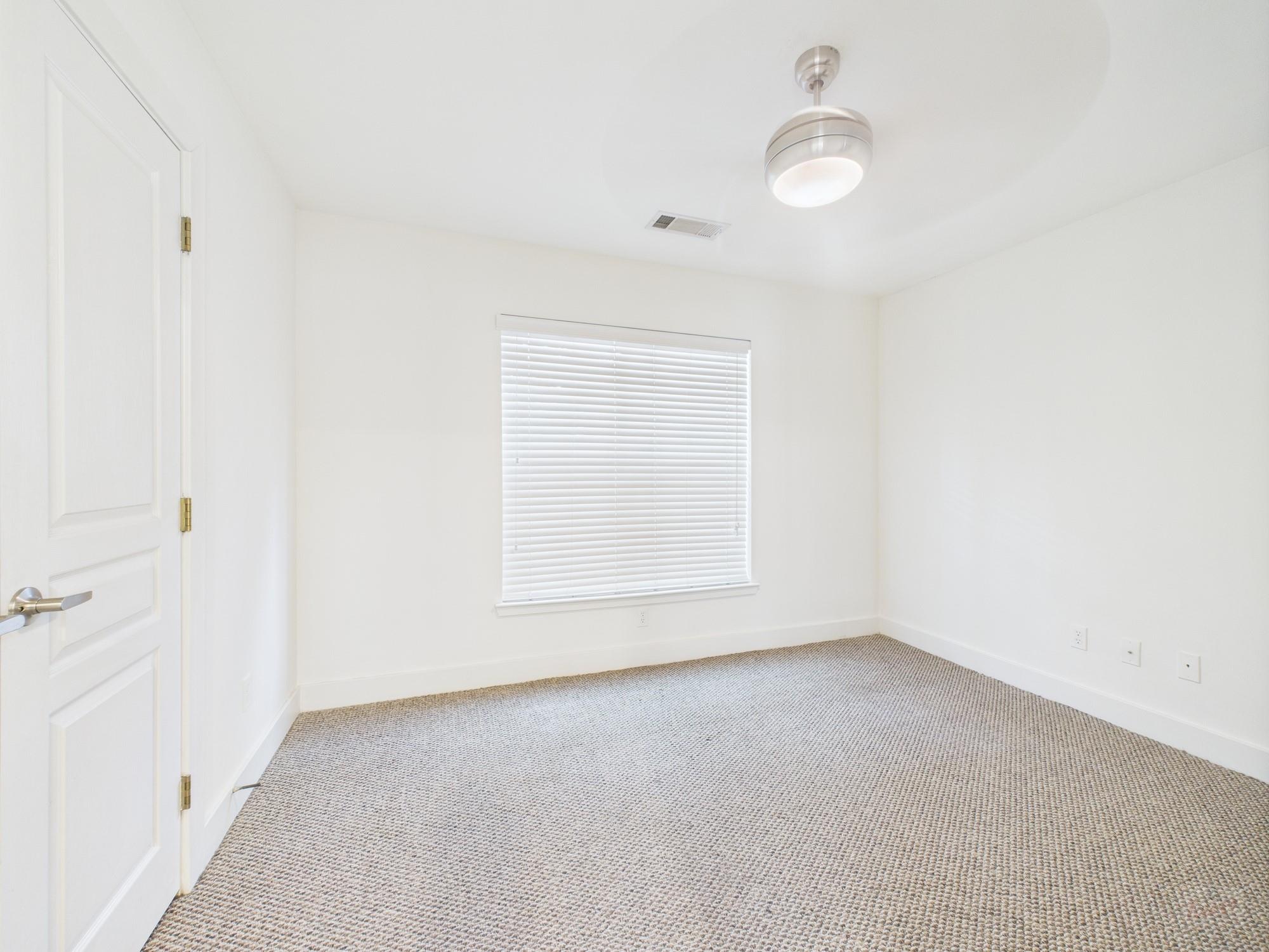 711 W 32 St # 155, Austin, TX 78705