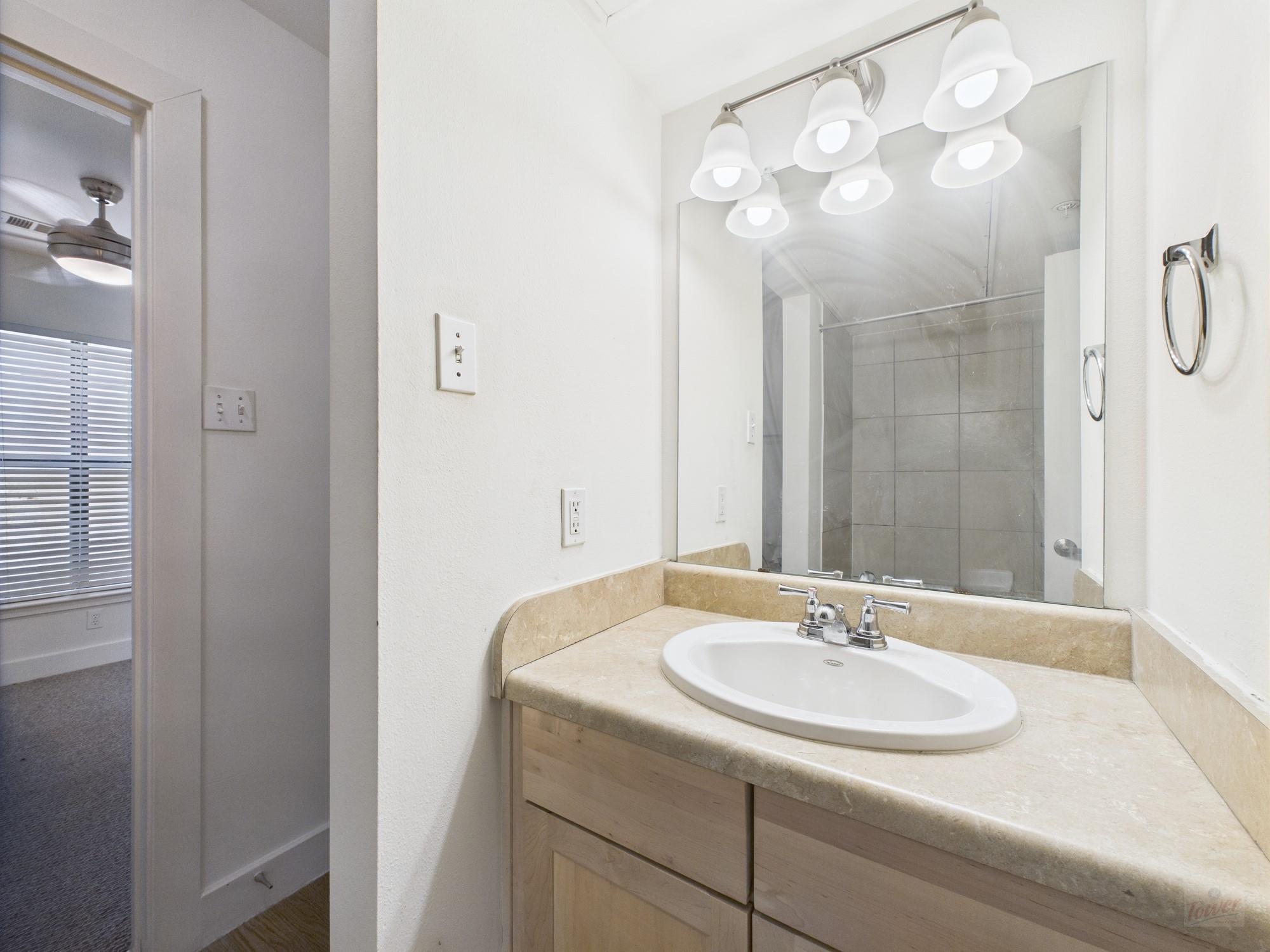 711 W 32 St # 155, Austin, TX 78705