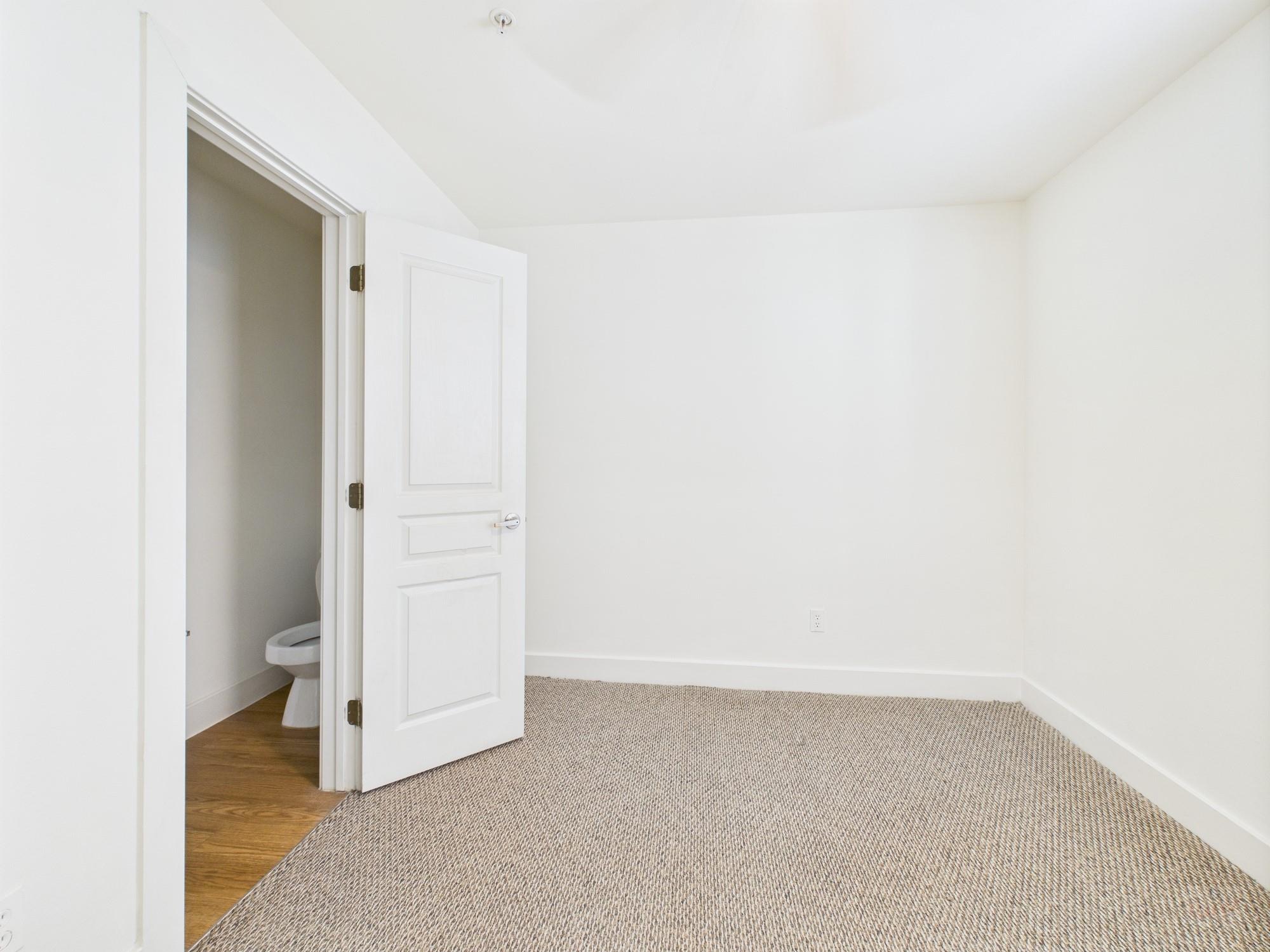 711 W 32 St # 155, Austin, TX 78705