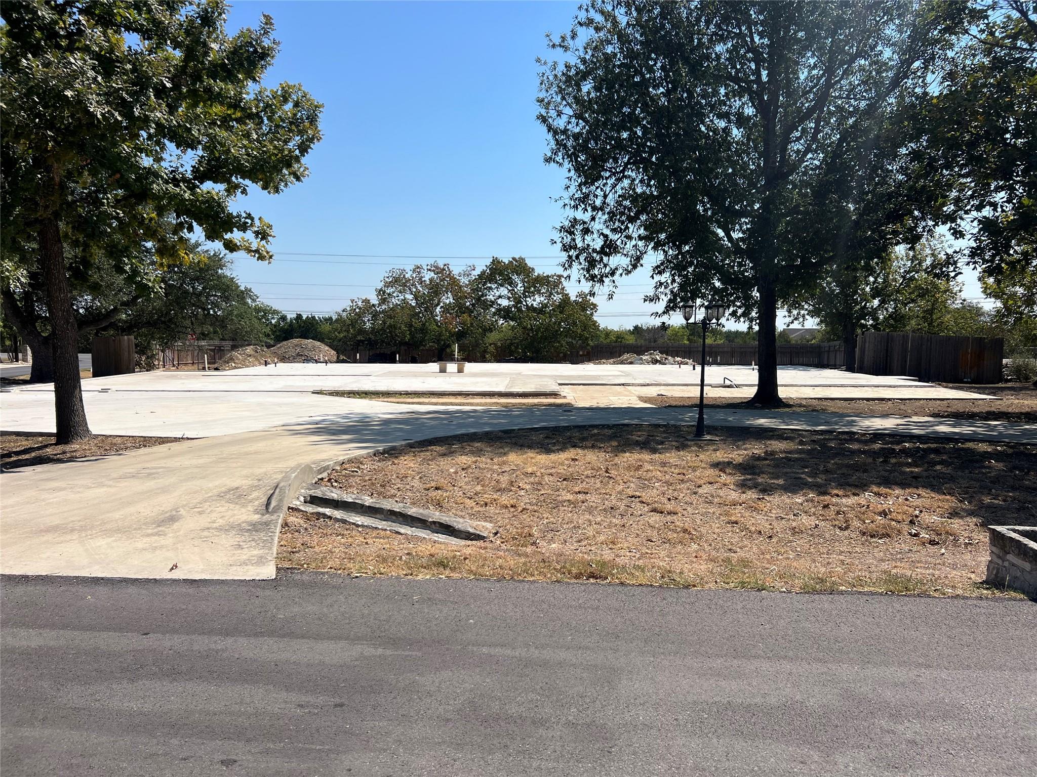 102 Pecan Dr, Mountain City, TX 78610