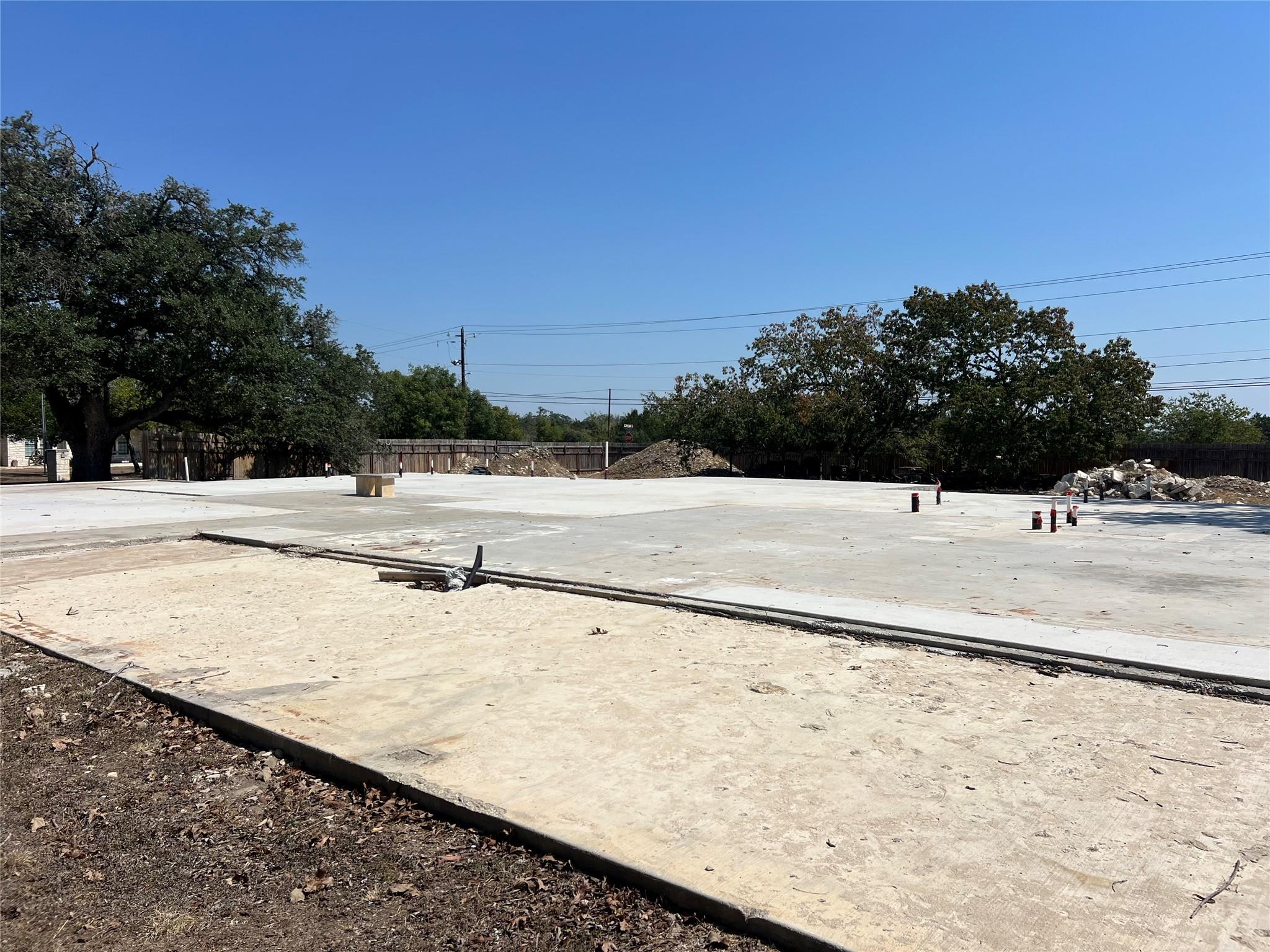 102 Pecan Dr, Mountain City, TX 78610