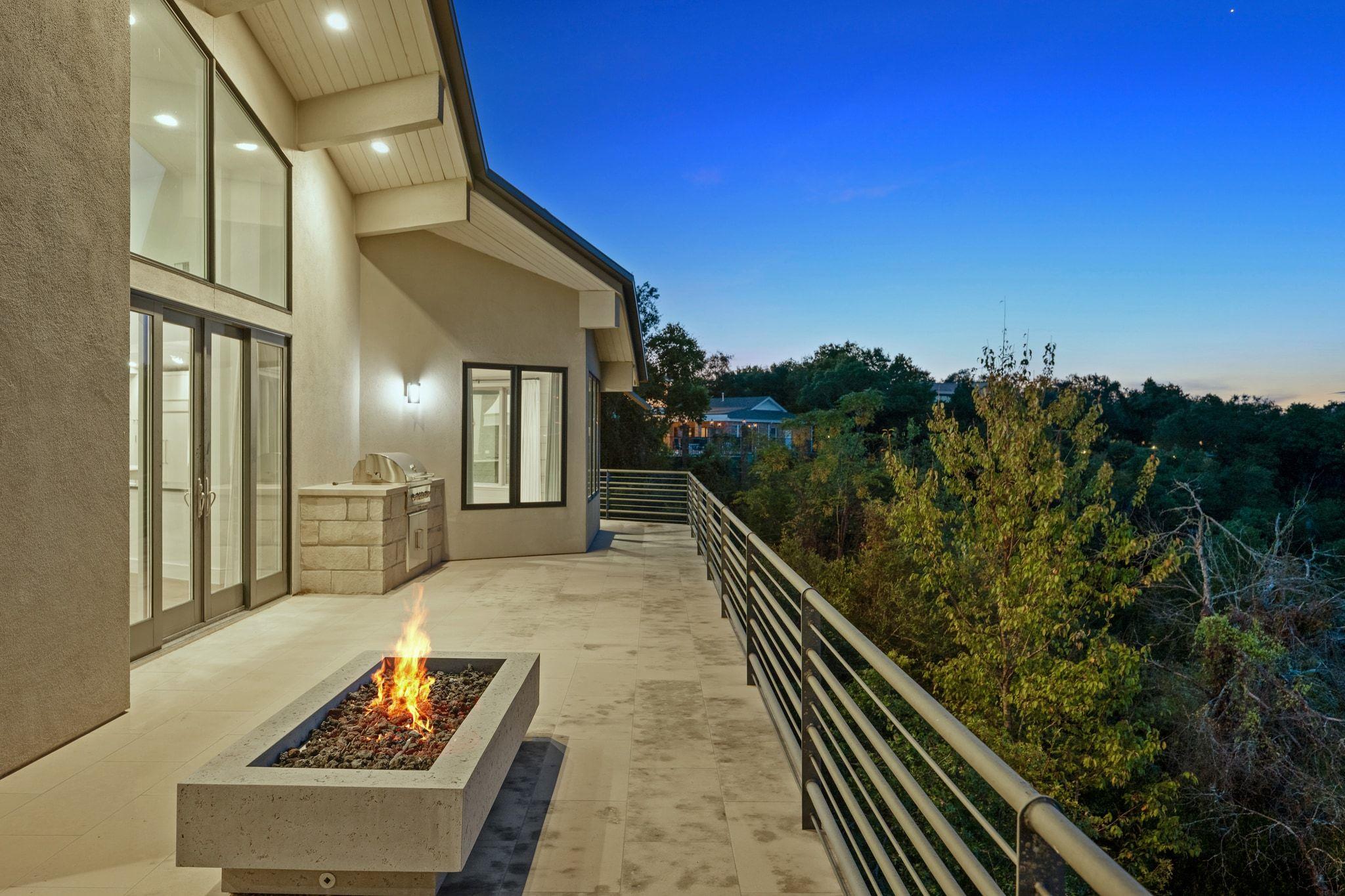 10 Hedge Ln, Austin, TX 78746