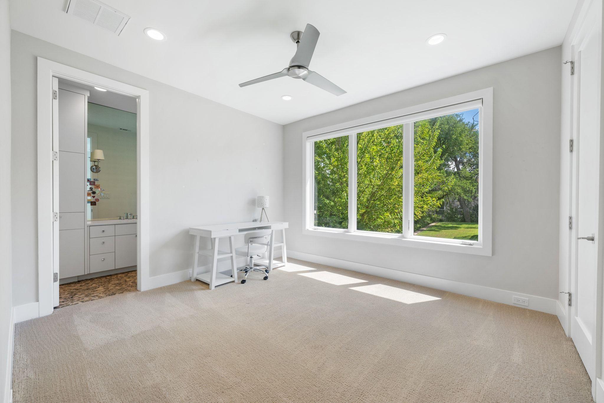 10 Hedge Ln, Austin, TX 78746