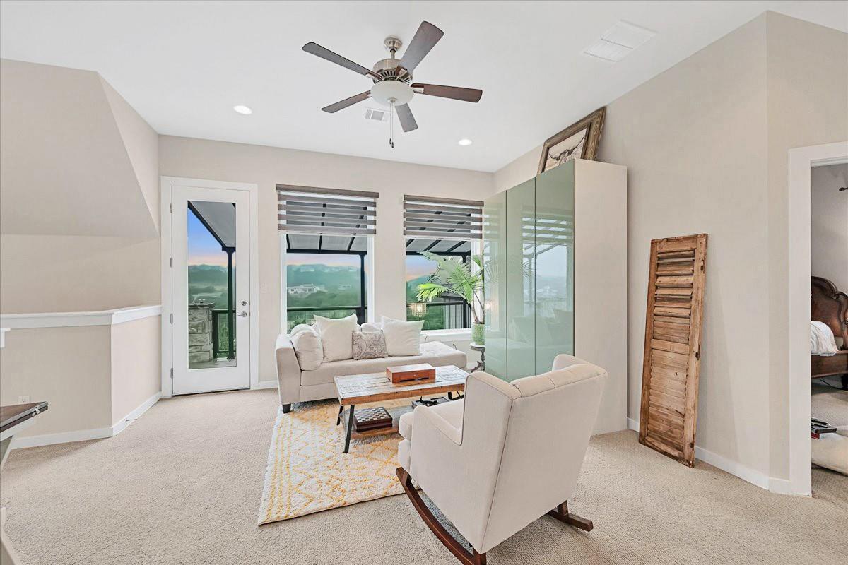 19506 Inverness Dr, Spicewood, TX 78669