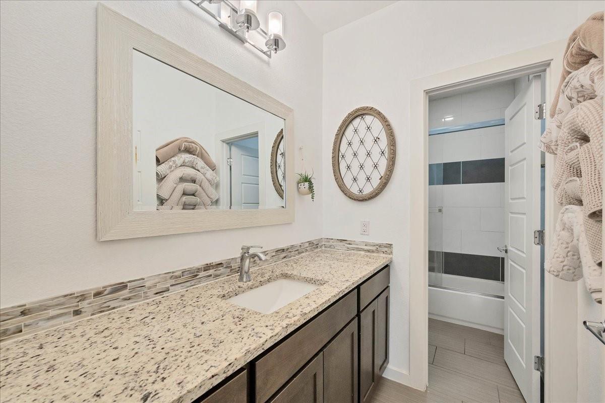 19506 Inverness Dr, Spicewood, TX 78669