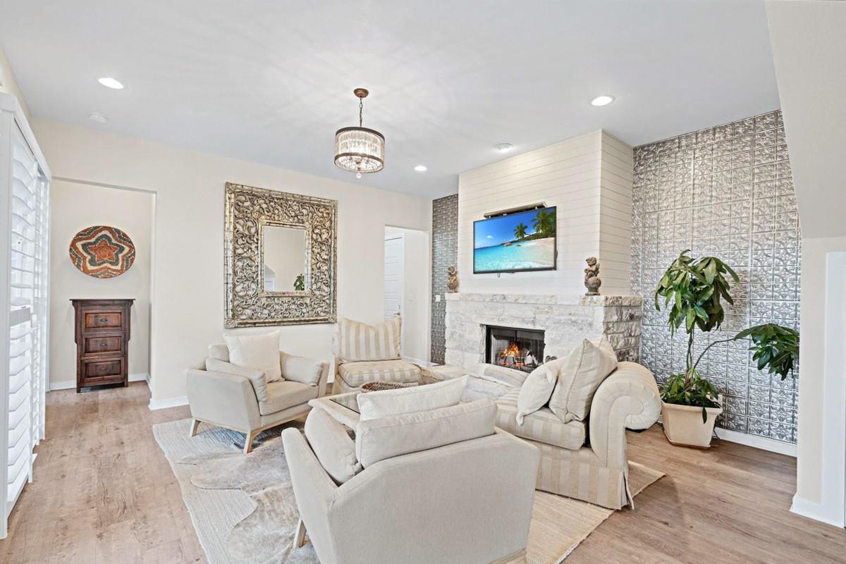 19506 Inverness Dr, Spicewood, TX 78669