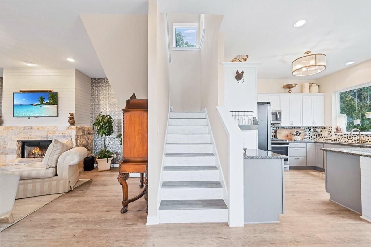 19506 Inverness Dr, Spicewood, TX 78669