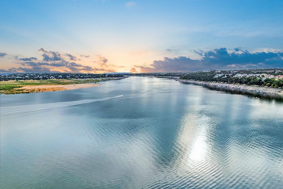 19506 Inverness Dr, Spicewood, TX 78669