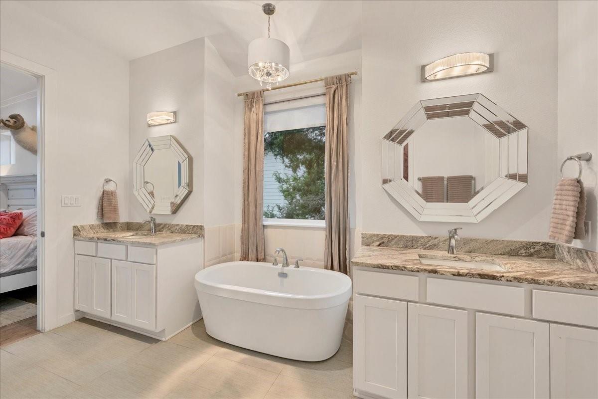 19506 Inverness Dr, Spicewood, TX 78669