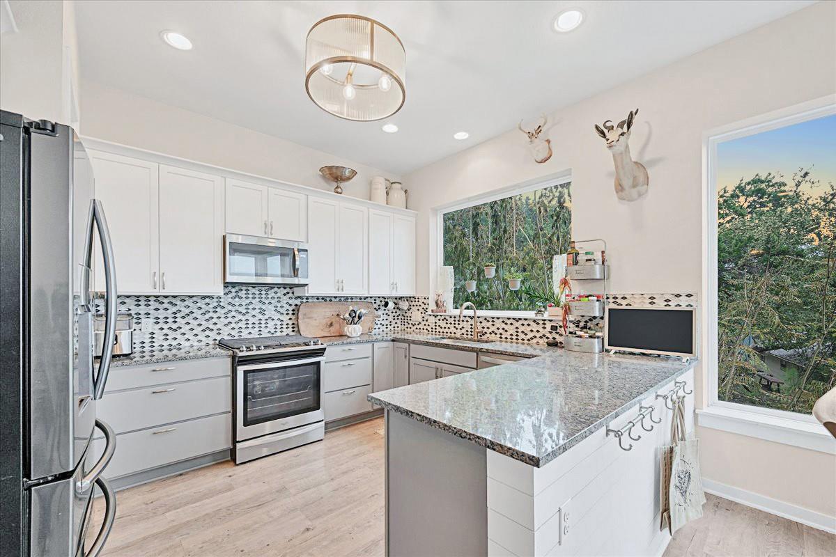 19506 Inverness Dr, Spicewood, TX 78669