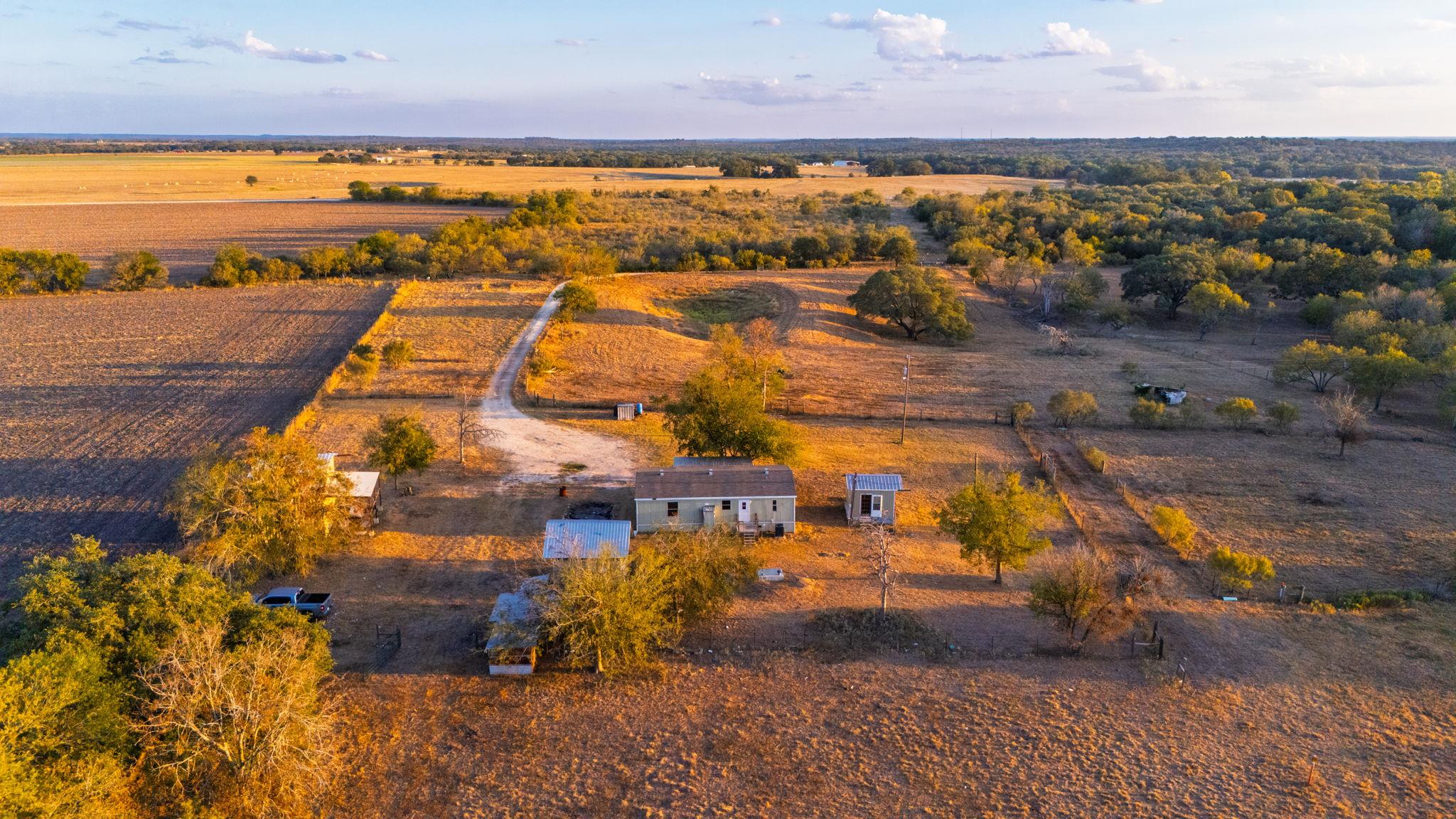645 Old Luling Rd, Lockhart, TX 78644