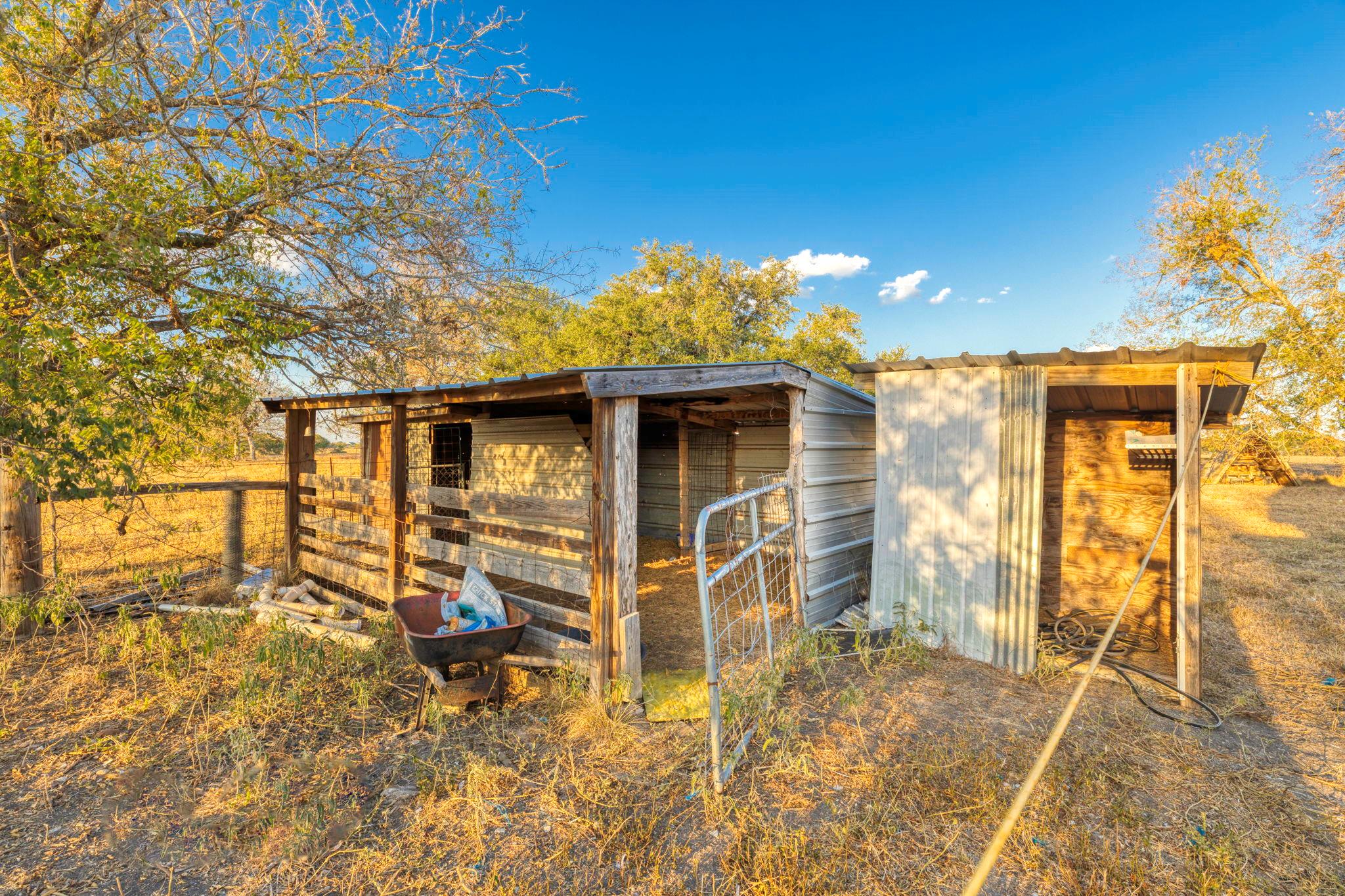 645 Old Luling Rd, Lockhart, TX 78644