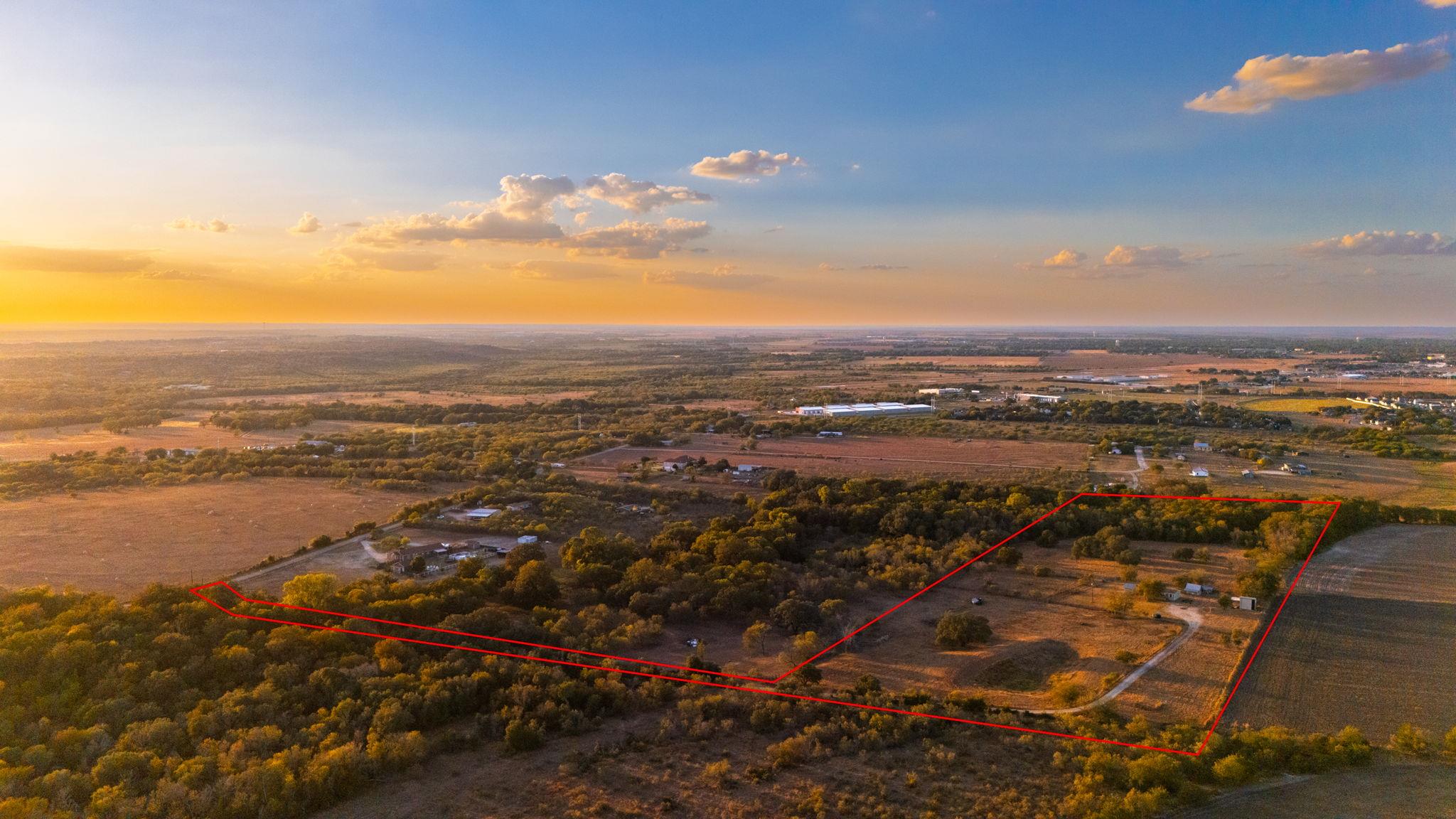 645 Old Luling Rd, Lockhart, TX 78644