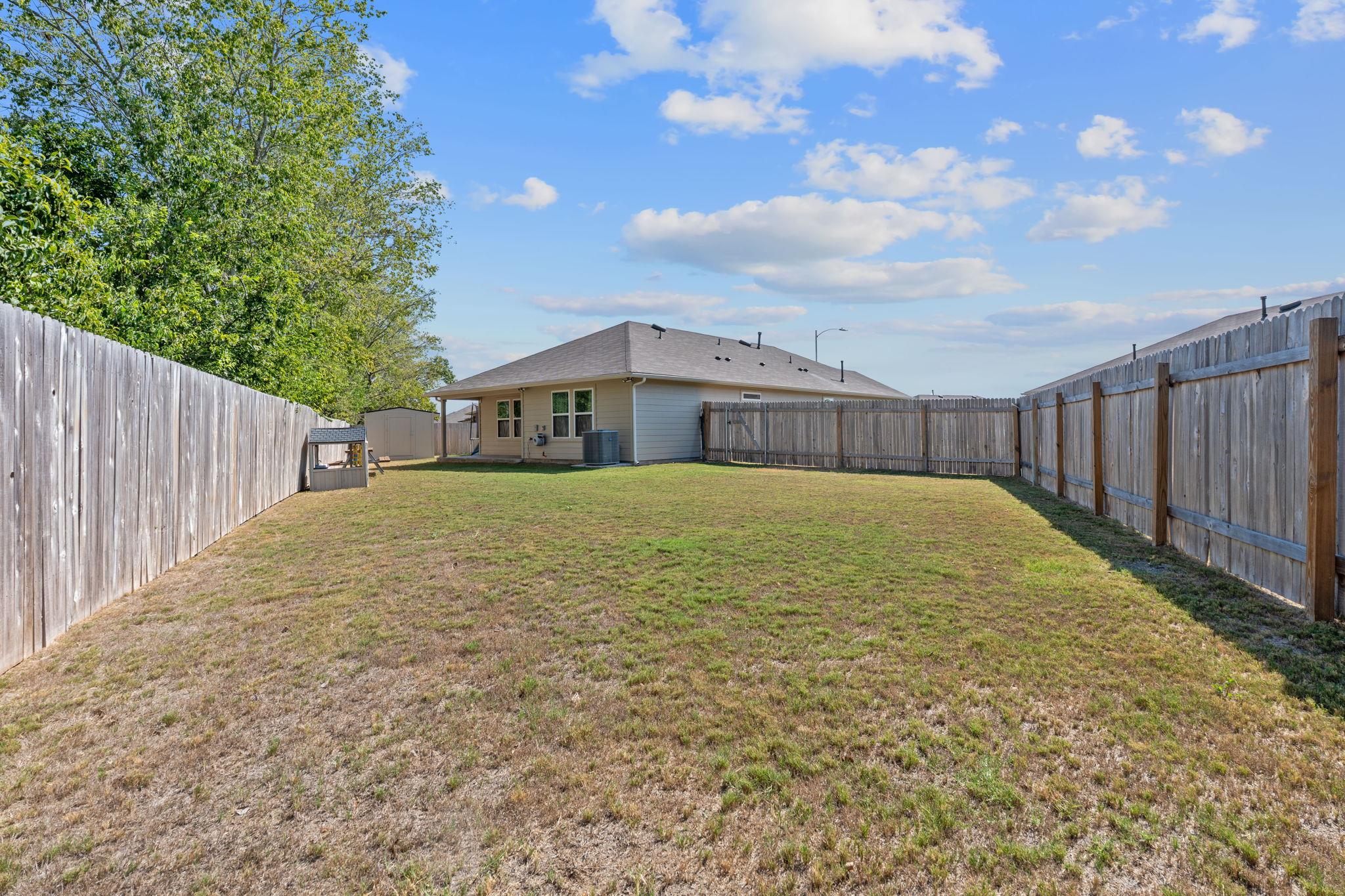 200 Addison Pl, Lockhart, TX 78644