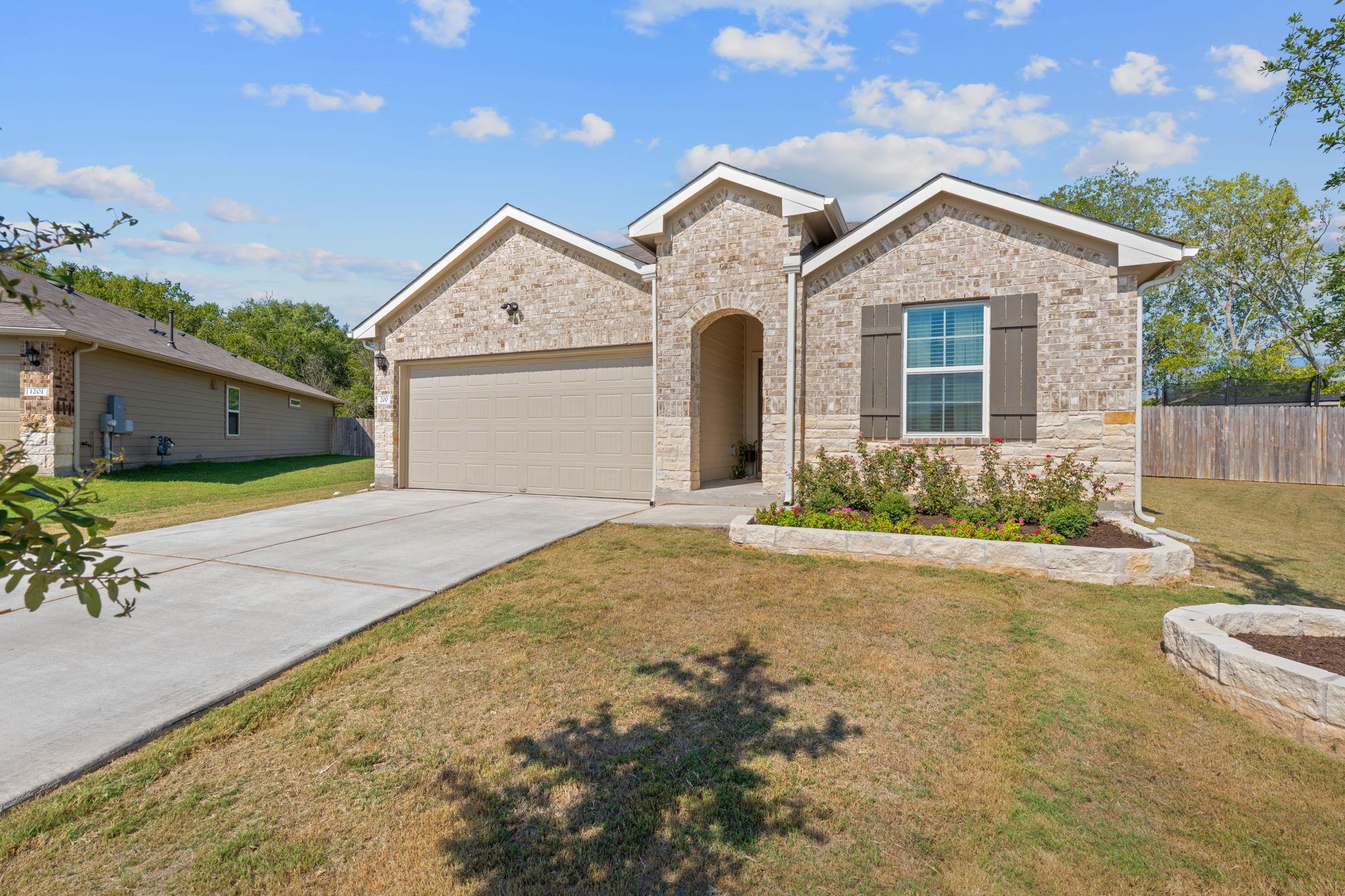 200 Addison Pl, Lockhart, TX 78644