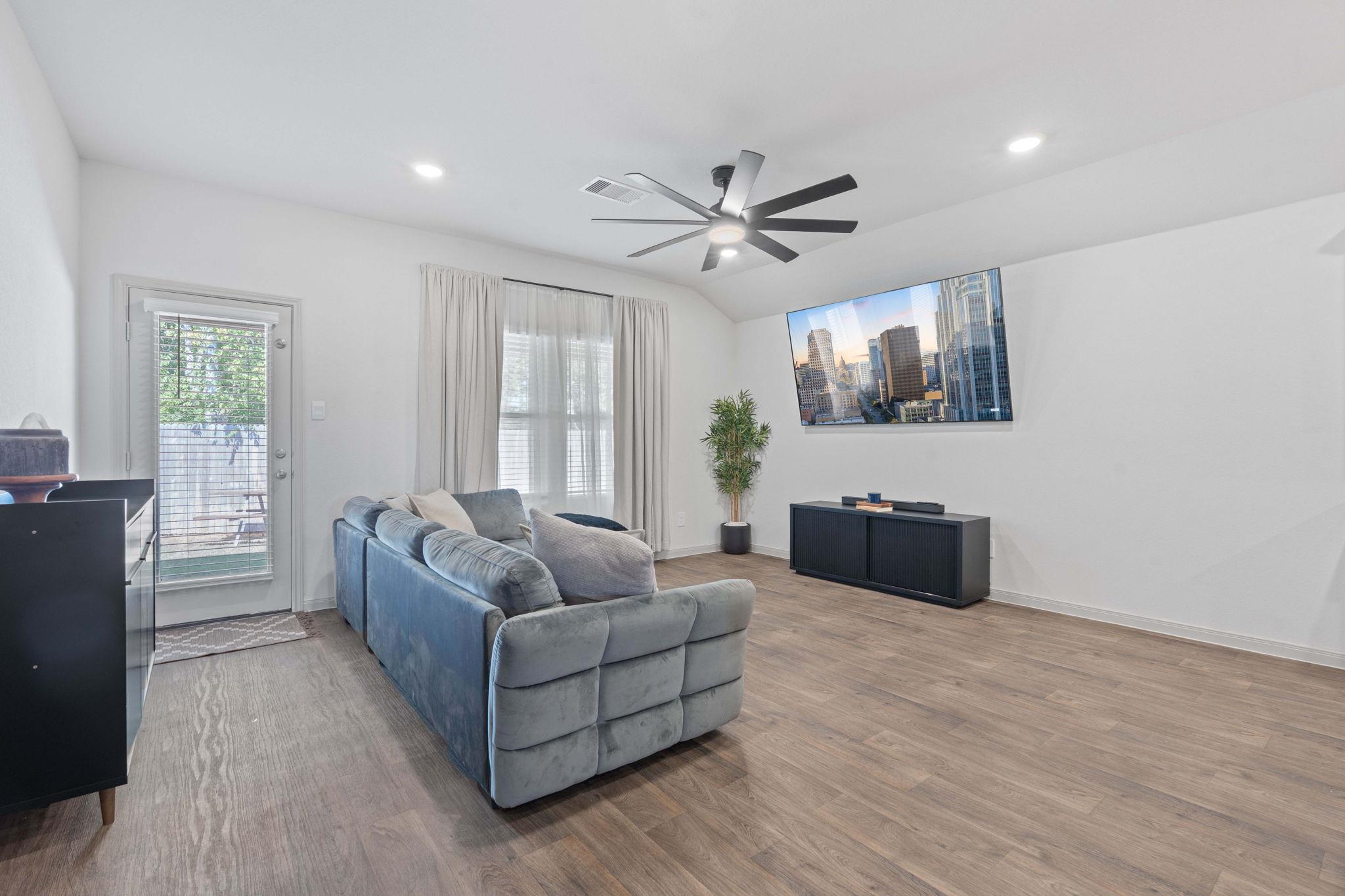 200 Addison Pl, Lockhart, TX 78644