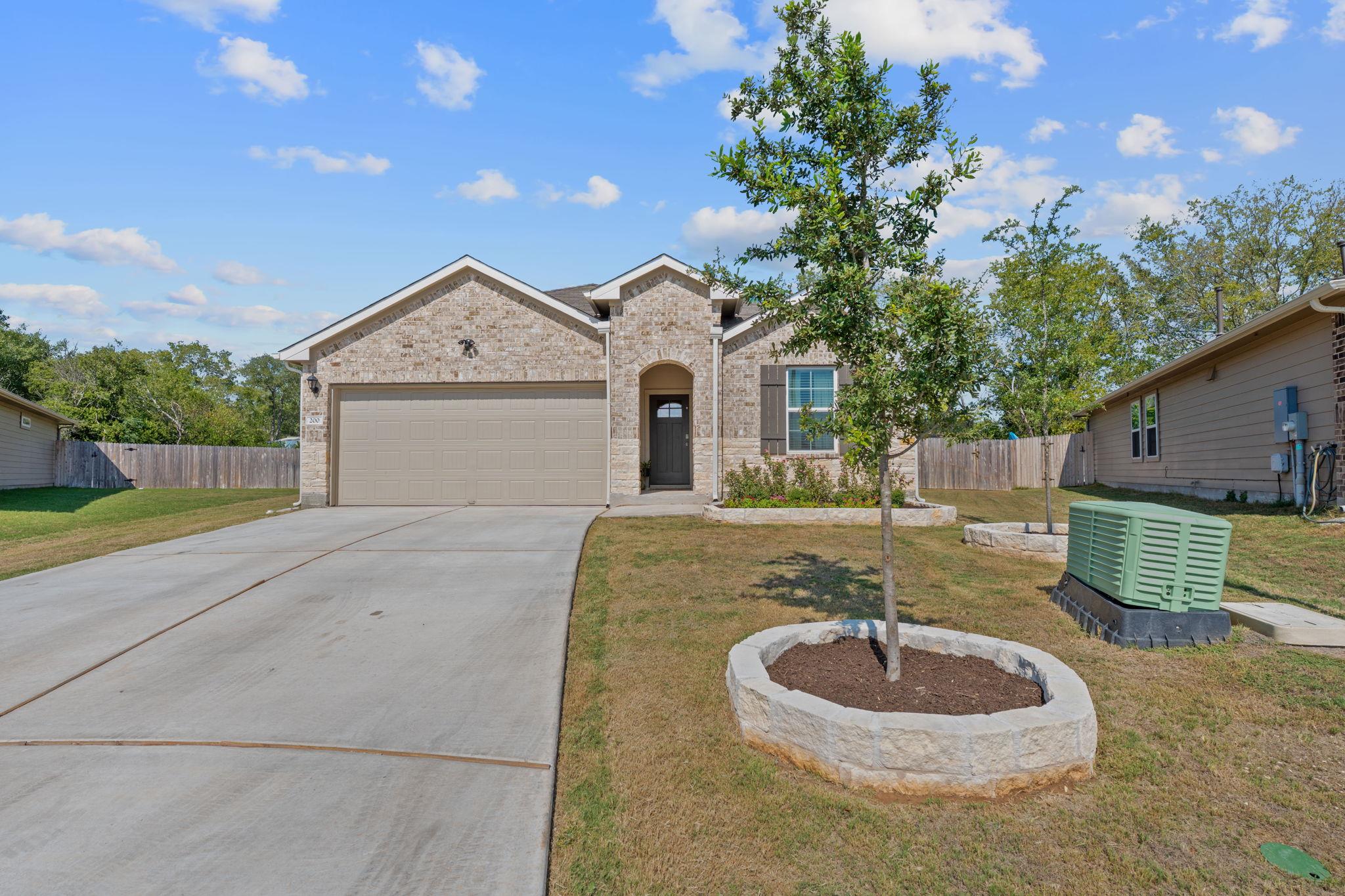 200 Addison Pl, Lockhart, TX 78644