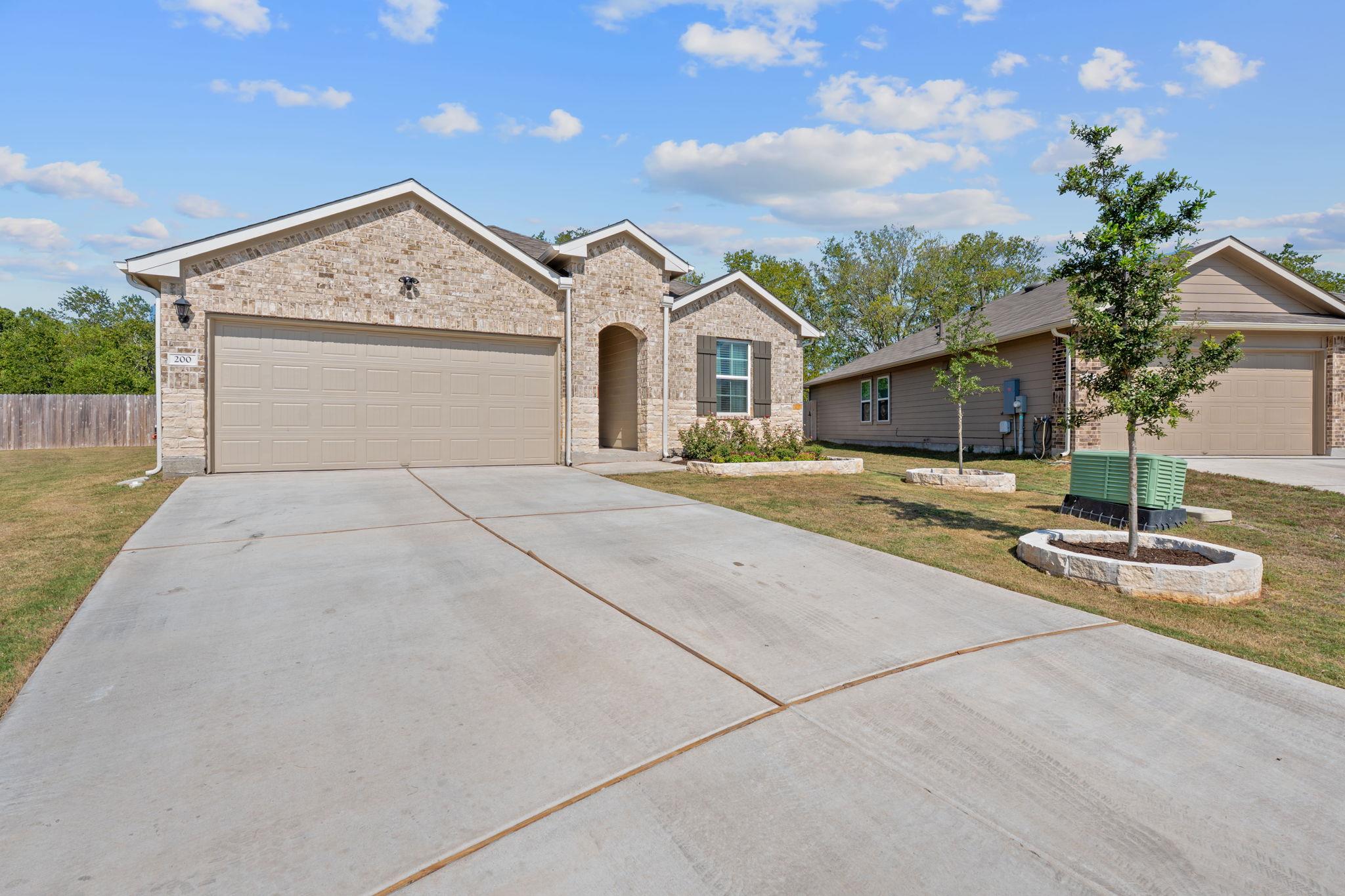 200 Addison Pl, Lockhart, TX 78644