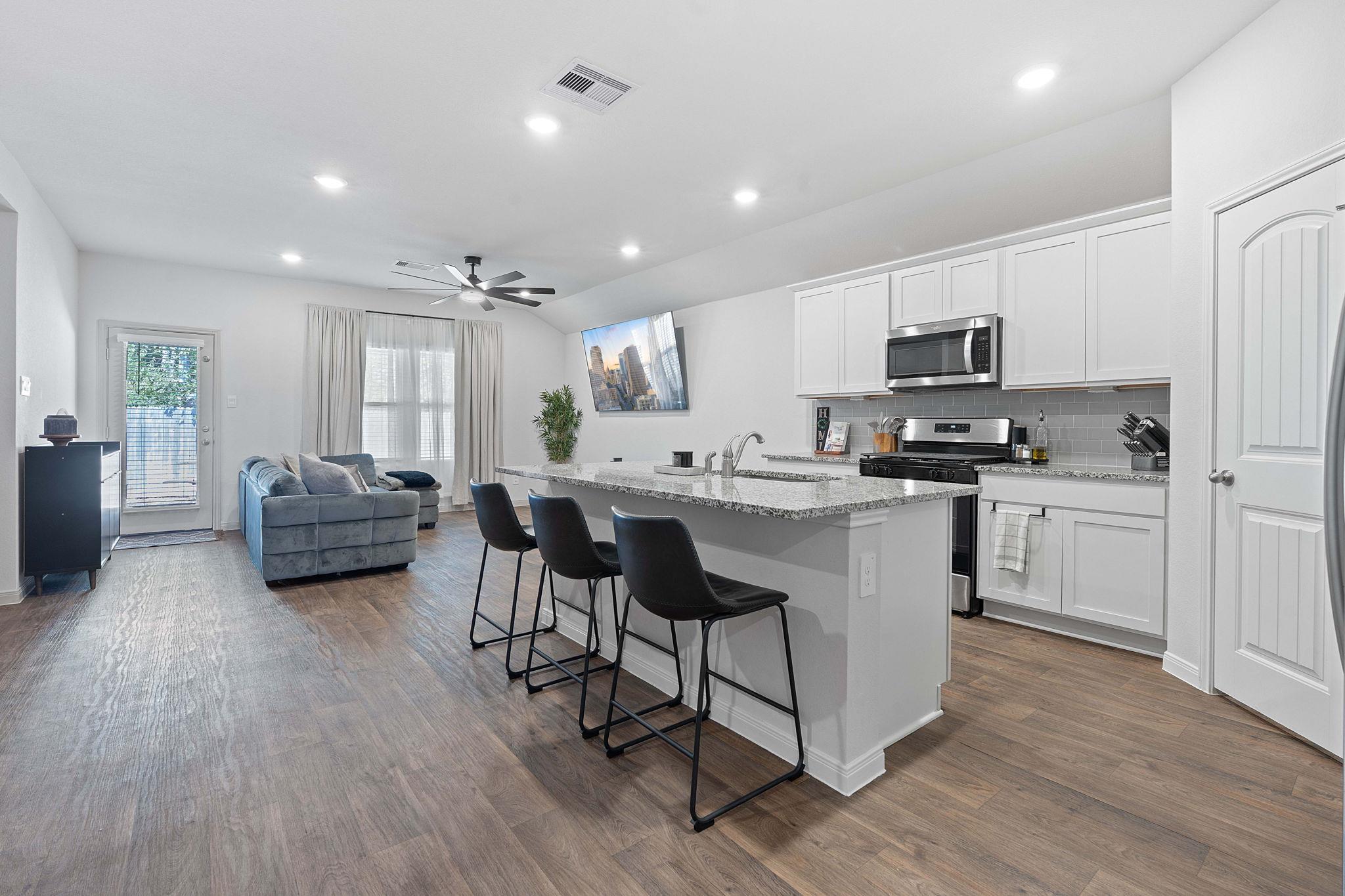 200 Addison Pl, Lockhart, TX 78644