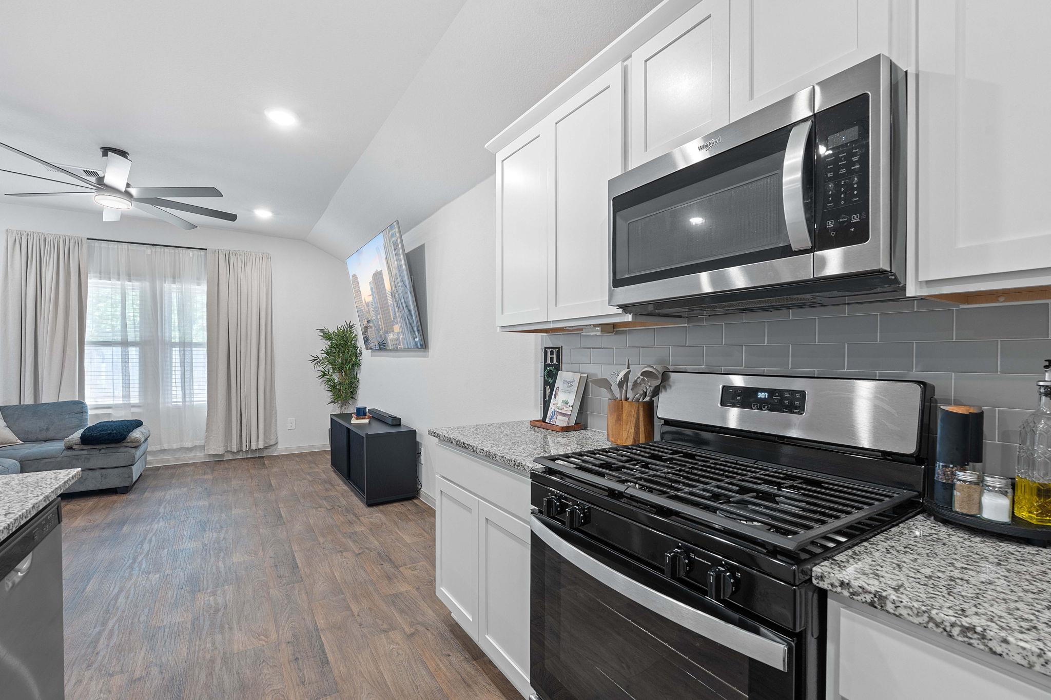 200 Addison Pl, Lockhart, TX 78644