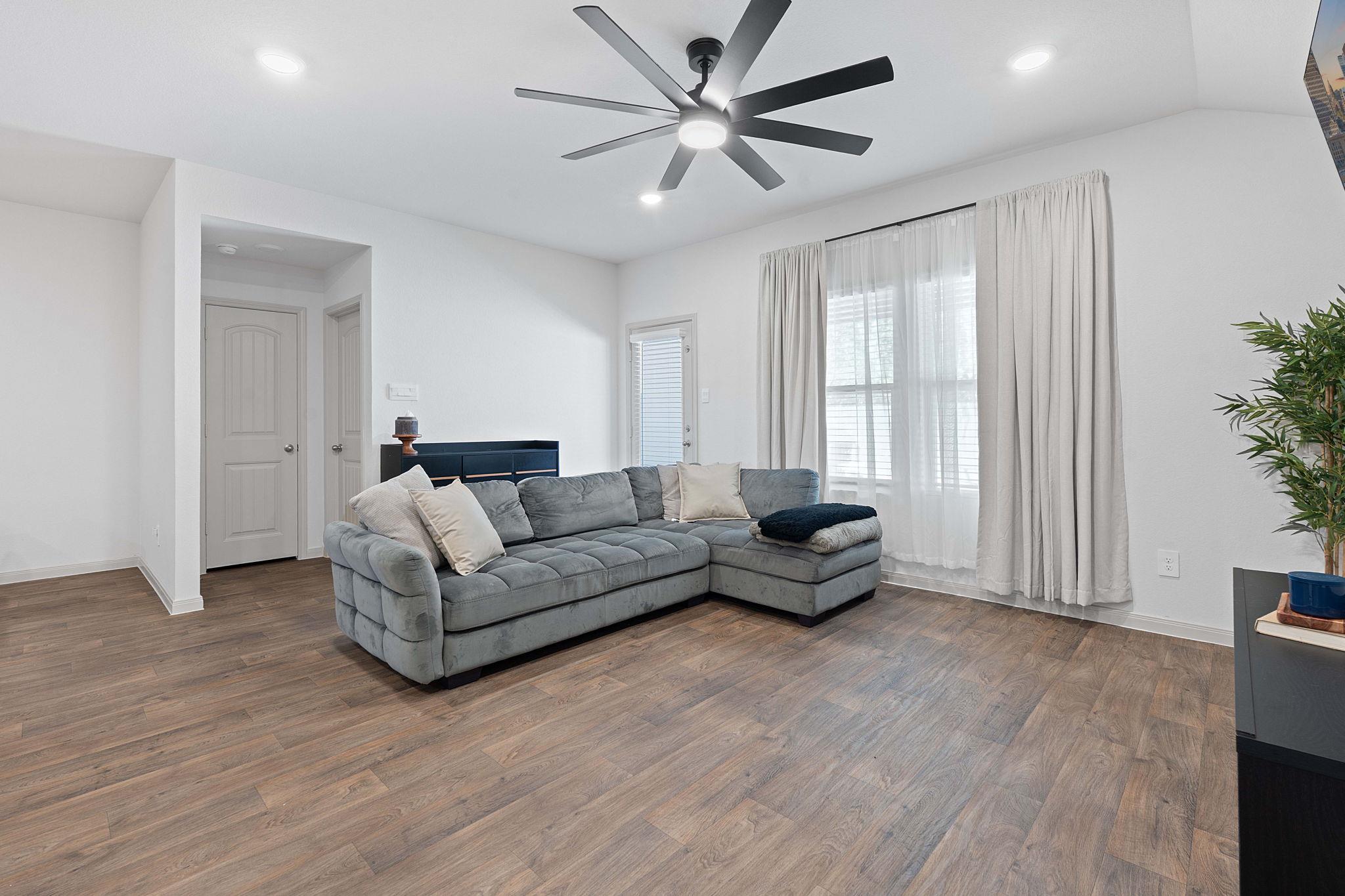 200 Addison Pl, Lockhart, TX 78644