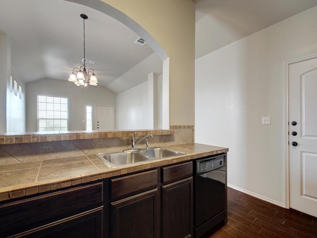 1520 Muirfield Bend Dr # B, Hutto, TX 78634