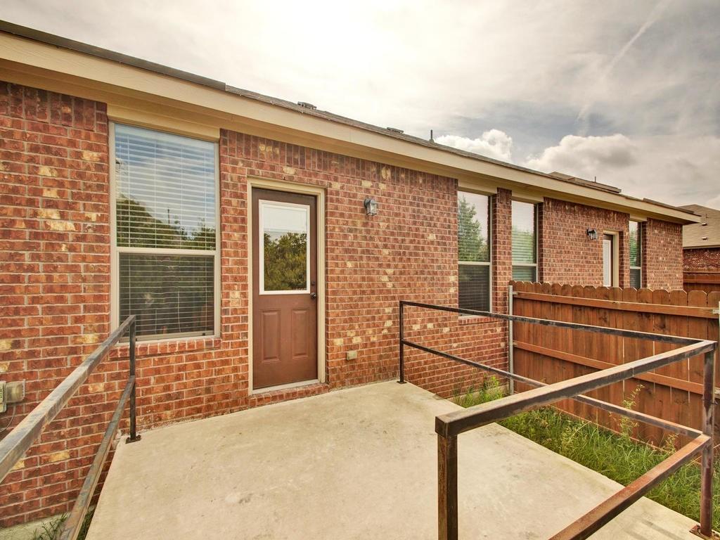 1520 Muirfield Bend Dr # B, Hutto, TX 78634