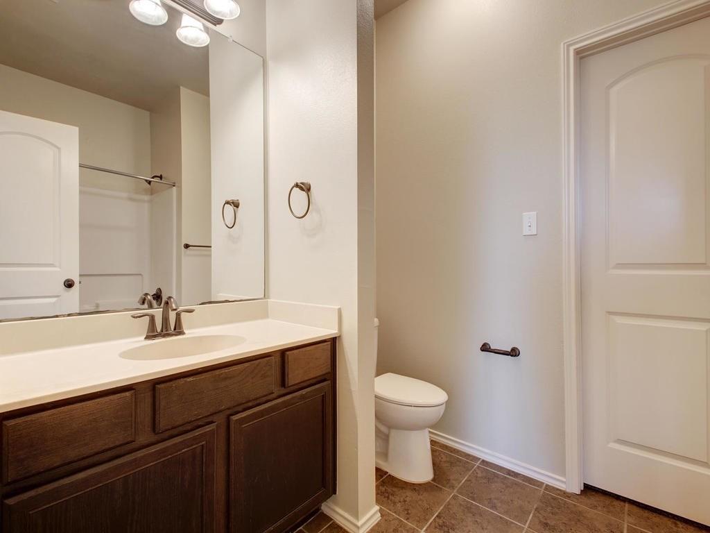 1520 Muirfield Bend Dr # B, Hutto, TX 78634