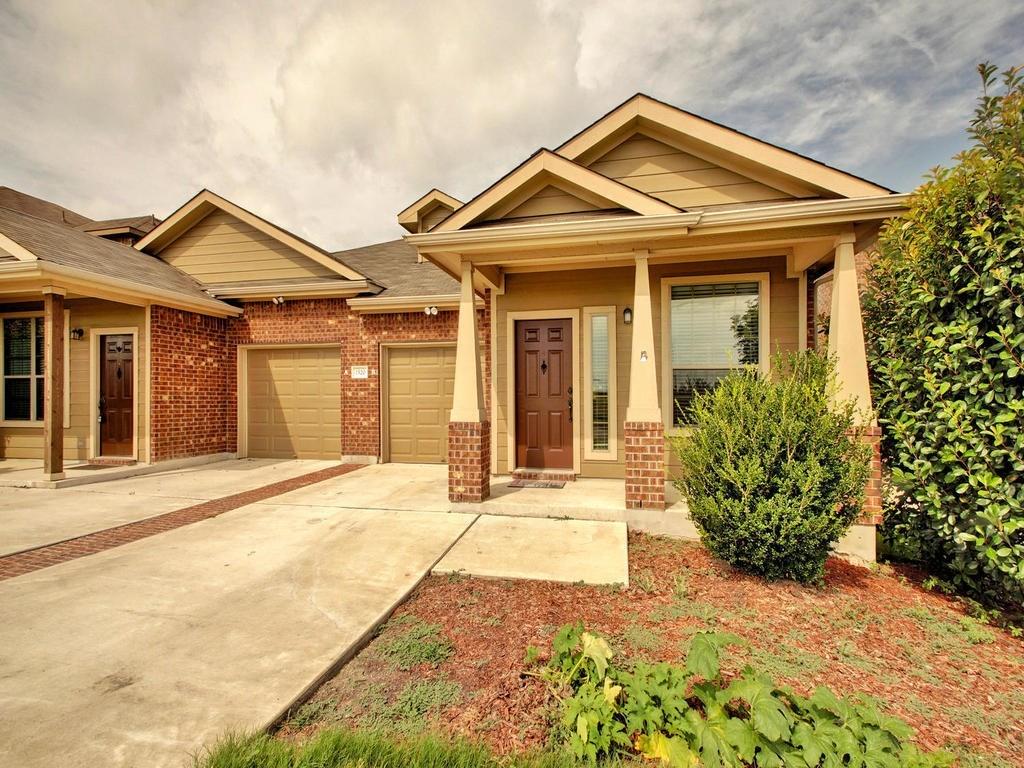 1520 Muirfield Bend Dr # B, Hutto, TX 78634