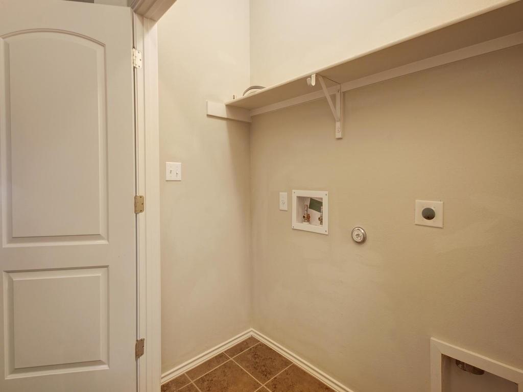 1520 Muirfield Bend Dr # B, Hutto, TX 78634