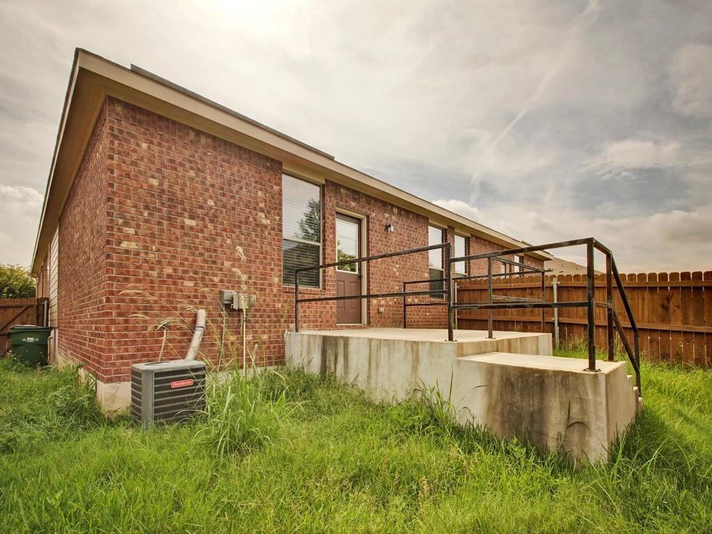 1520 Muirfield Bend Dr # B, Hutto, TX 78634