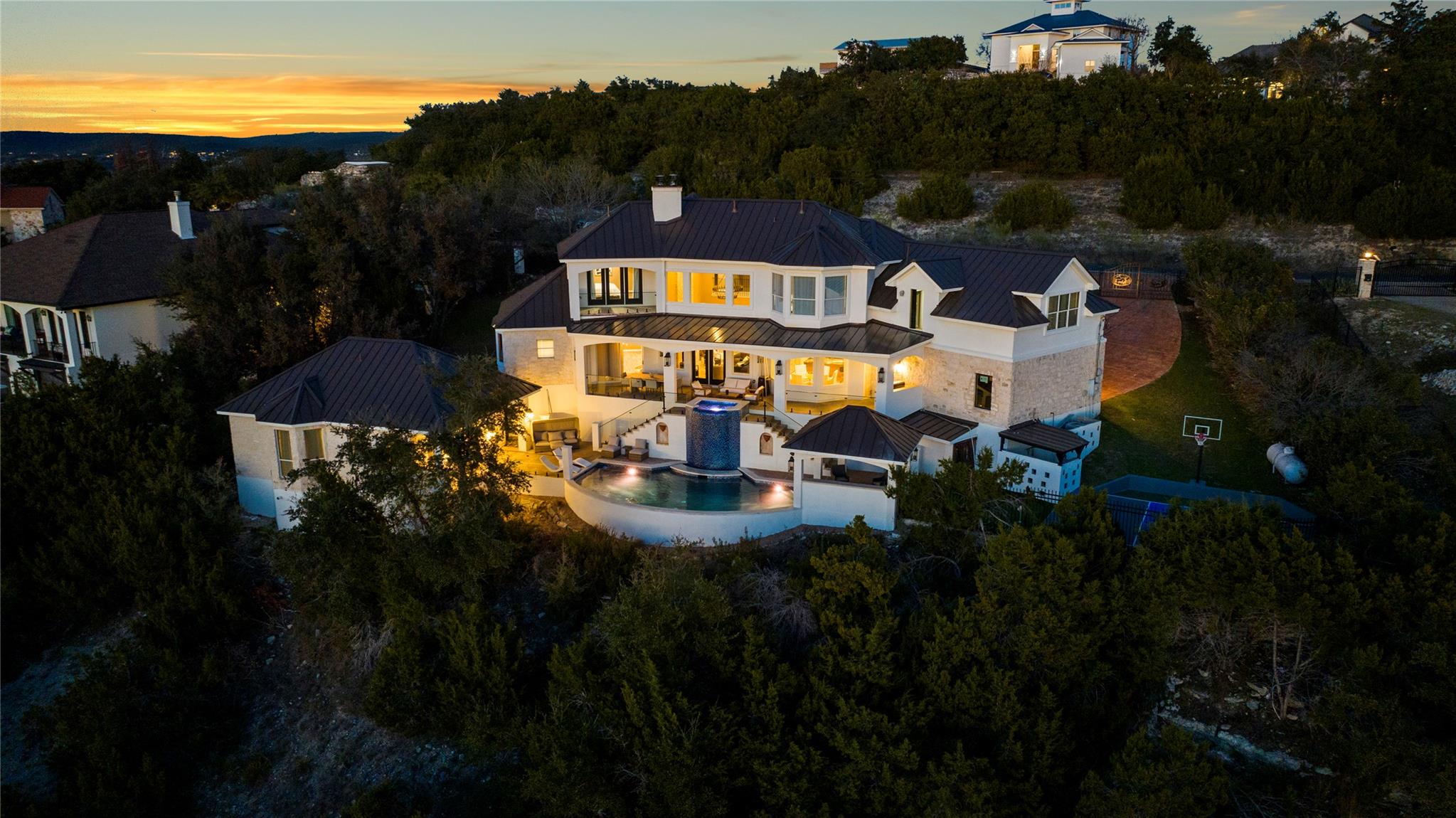 5009 McIntyre Cir, Austin, TX 78734