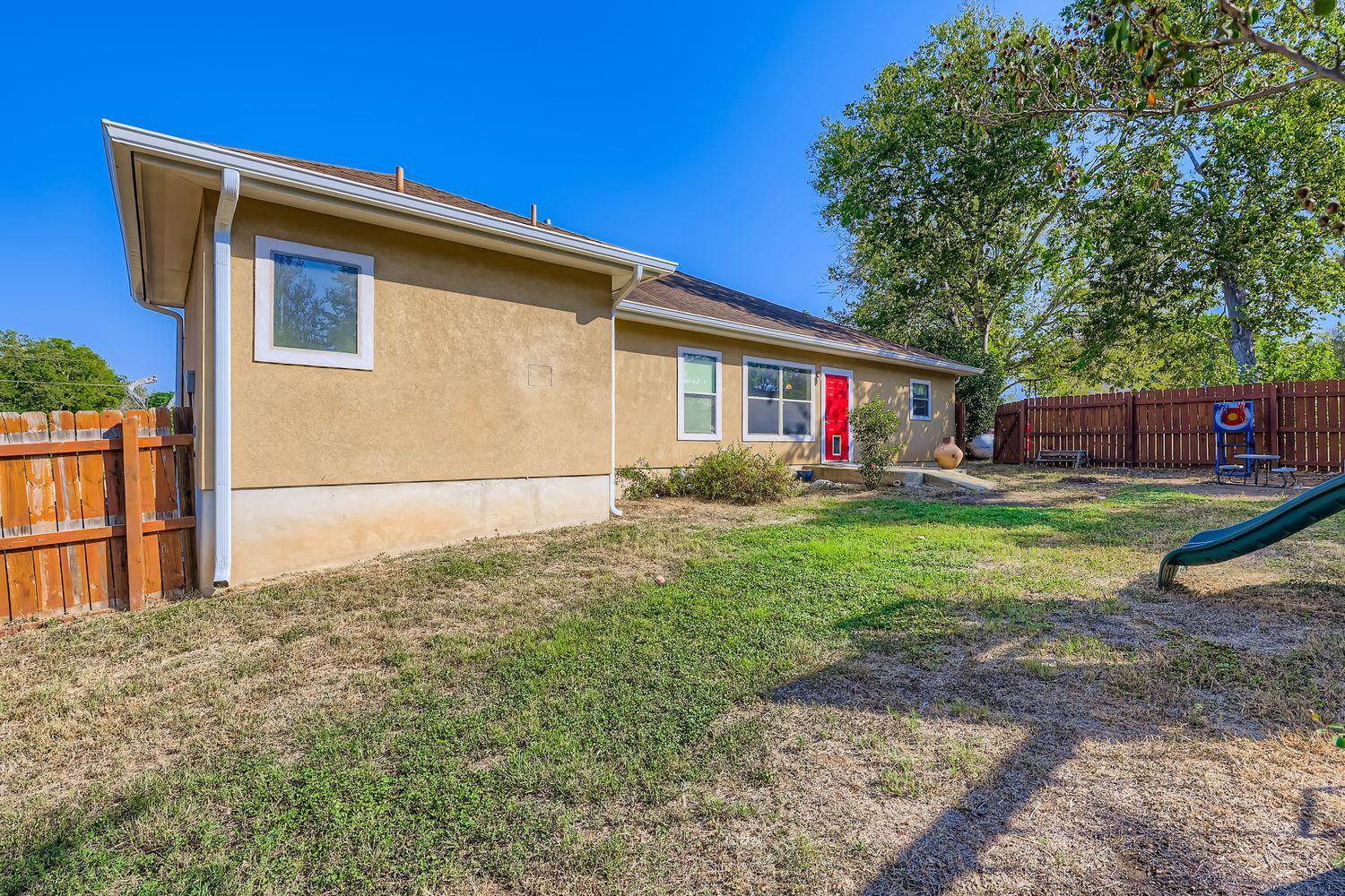 118 Santa Fe Rdg, Seguin, TX 78155