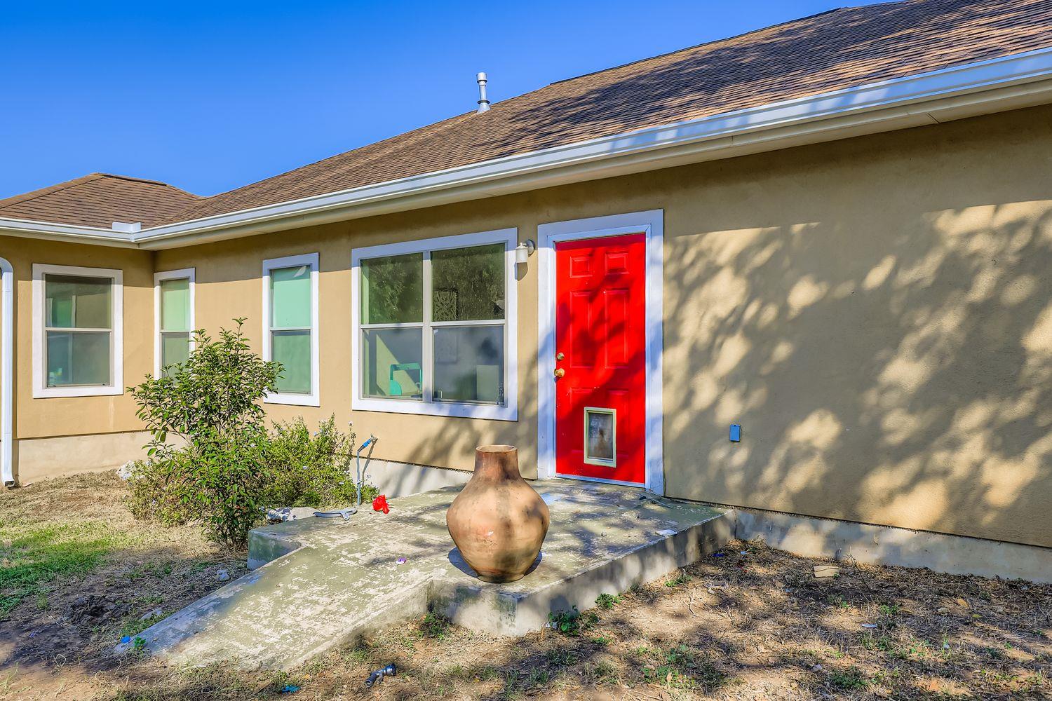 118 Santa Fe Rdg, Seguin, TX 78155