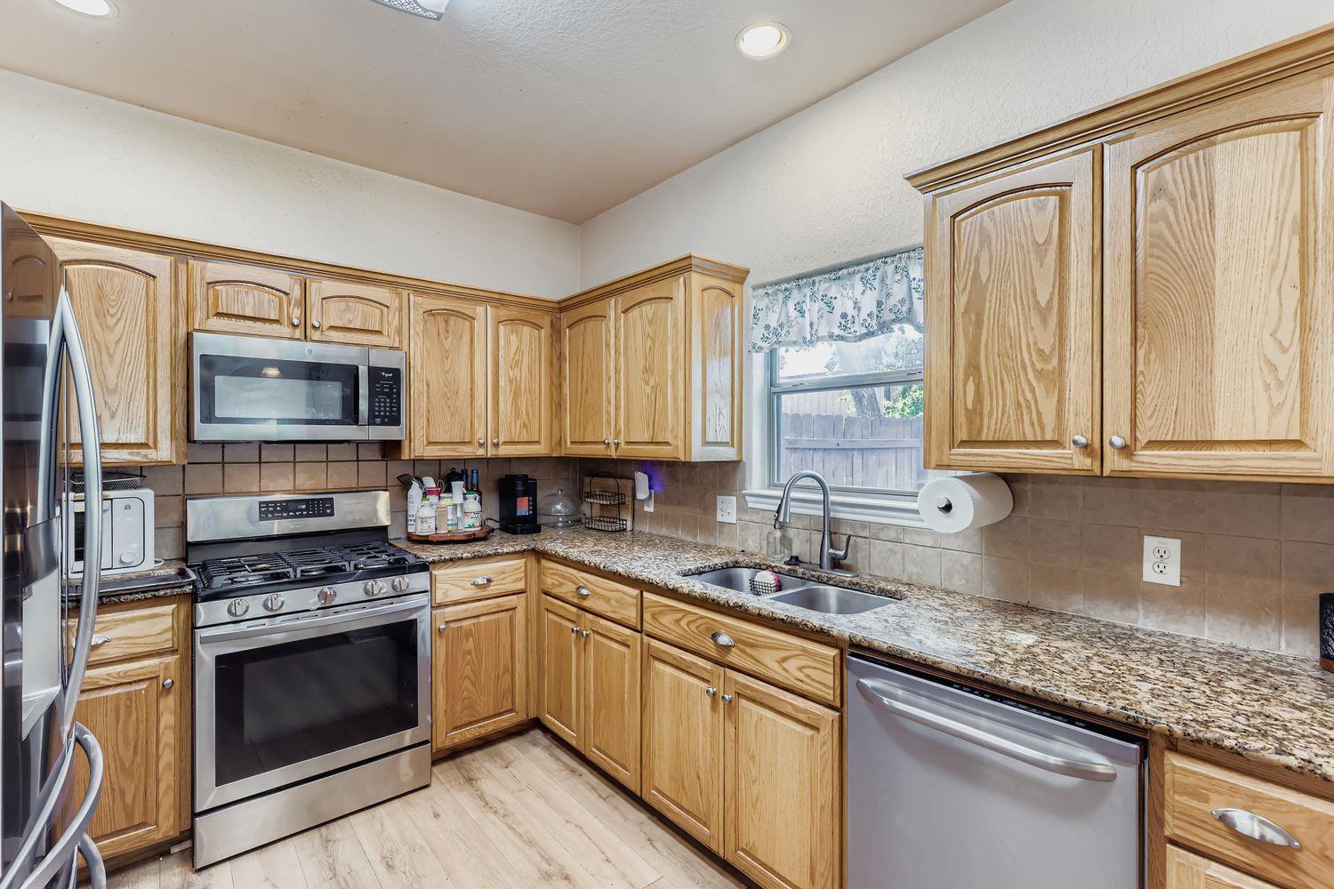 118 Santa Fe Rdg, Seguin, TX 78155