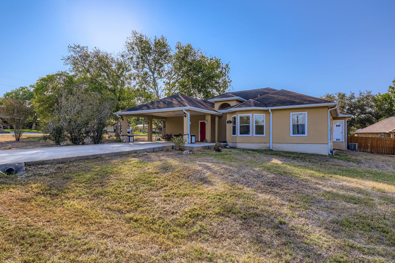 118 Santa Fe Rdg, Seguin, TX 78155