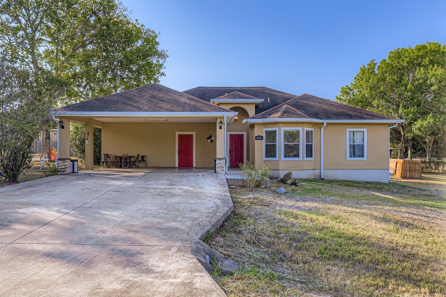 118 Santa Fe Rdg, Seguin, TX 78155