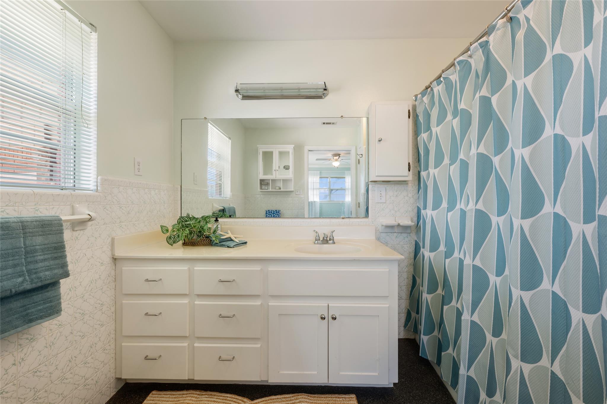 658 Golden Beach Dr, Buchanan Dam, TX 78609