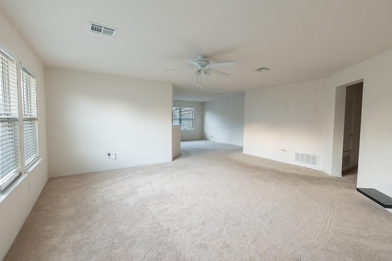 210 Rinehardt St, Hutto, TX 78634