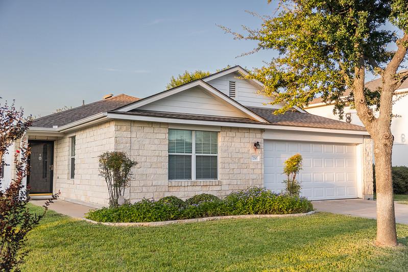 210 Rinehardt St, Hutto, TX 78634