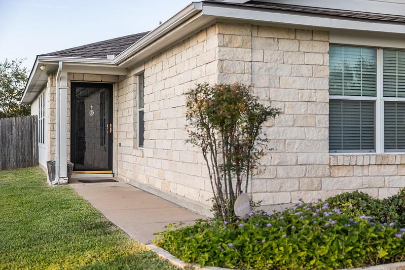 210 Rinehardt St, Hutto, TX 78634
